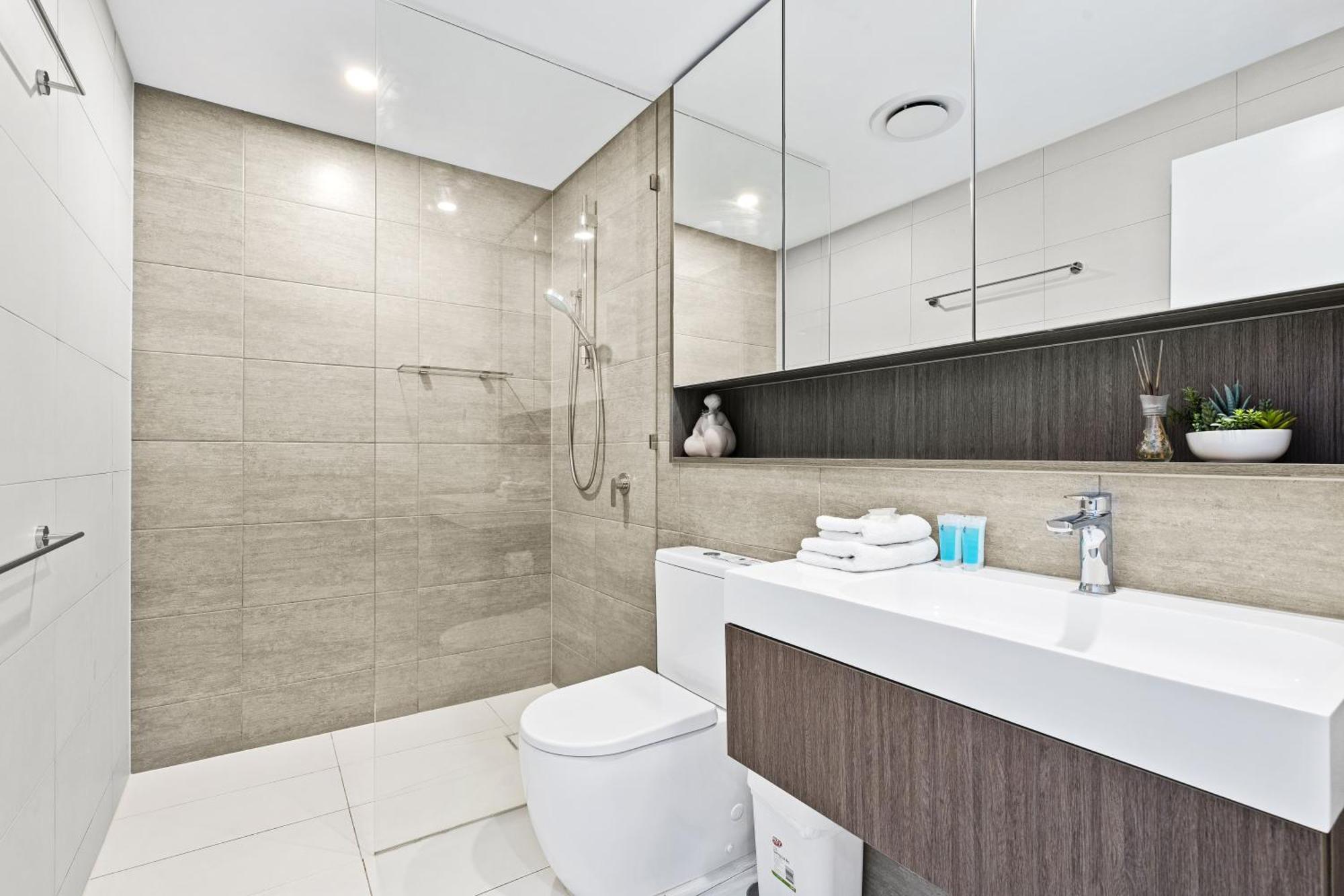 2 Bedroom 1 Bathroom Private At Casino - Paid Parking Only