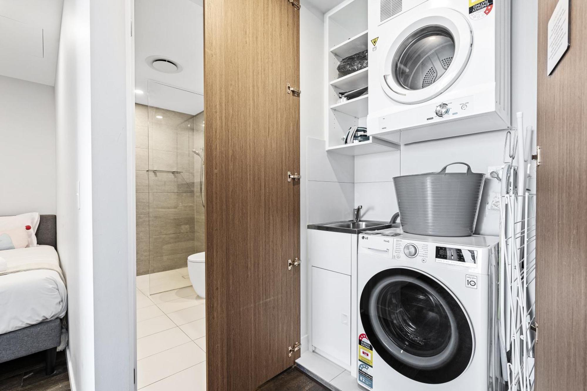 2 Bedroom 1 Bathroom Private At Casino - Paid Parking Only *