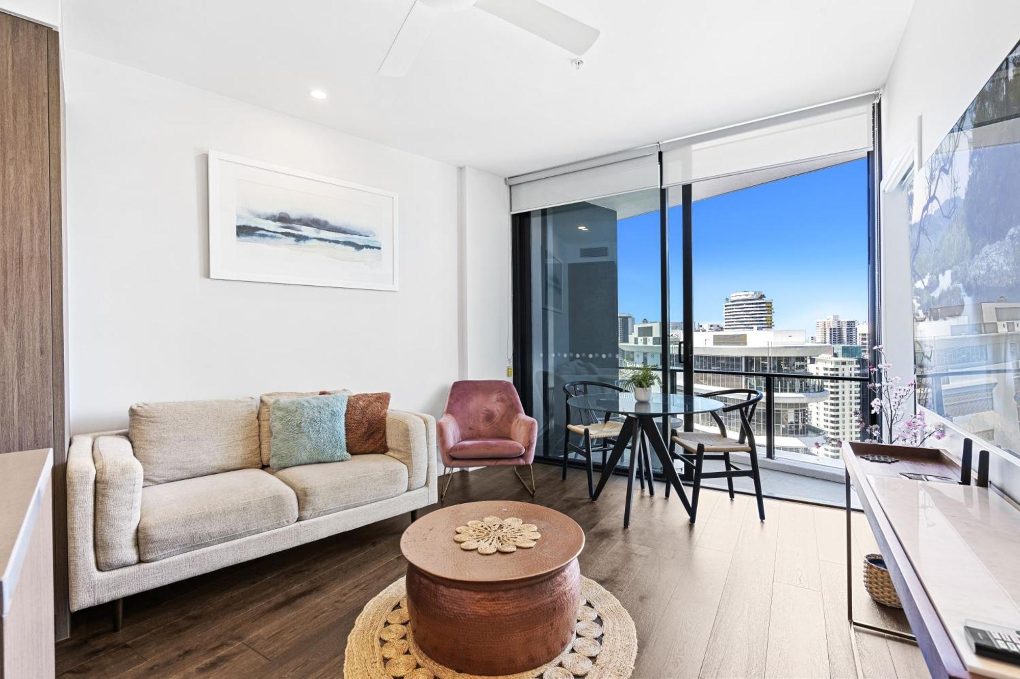 2 Bedroom 1 Bathroom Private At Casino - Paid Parking Only Apartamento