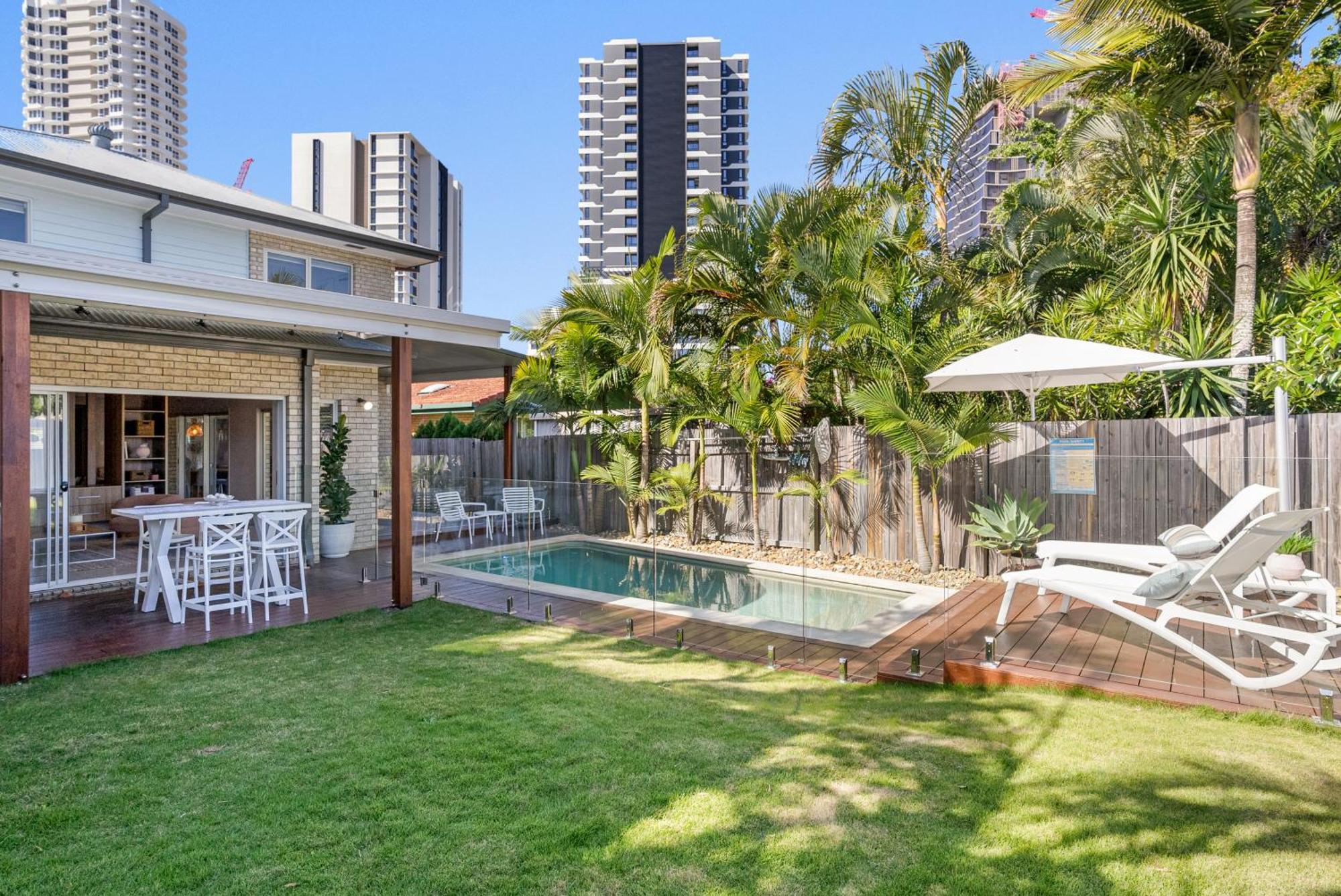 Holiday home Burleigh Getaway