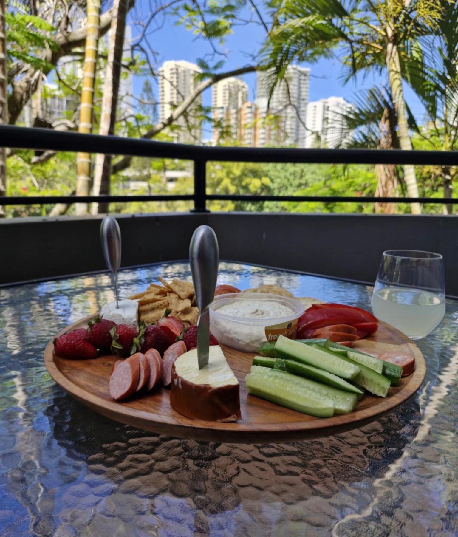 Serenity In Surfers Paradise Apartment