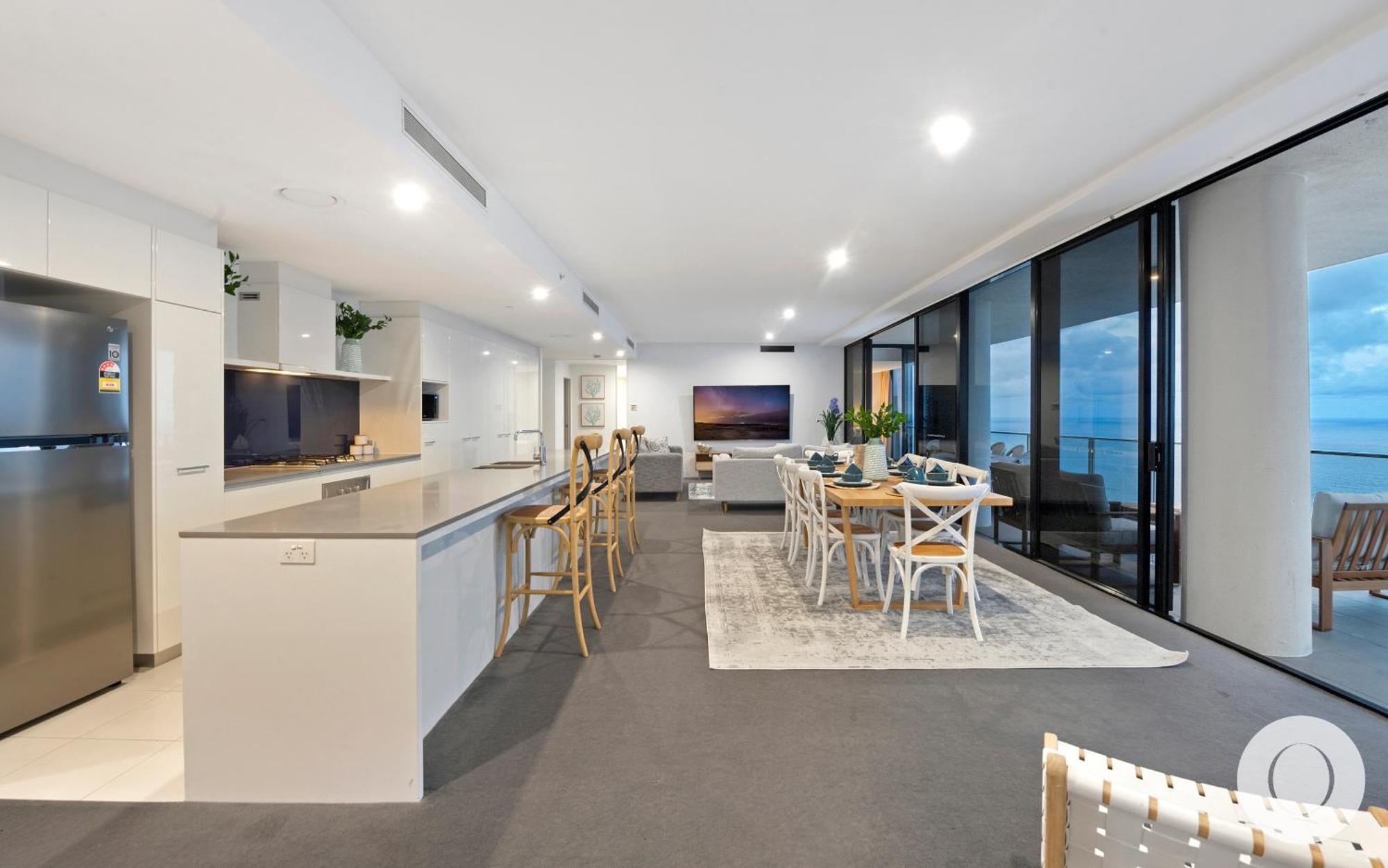 Circle On Cavill - Qstay Gold Coast