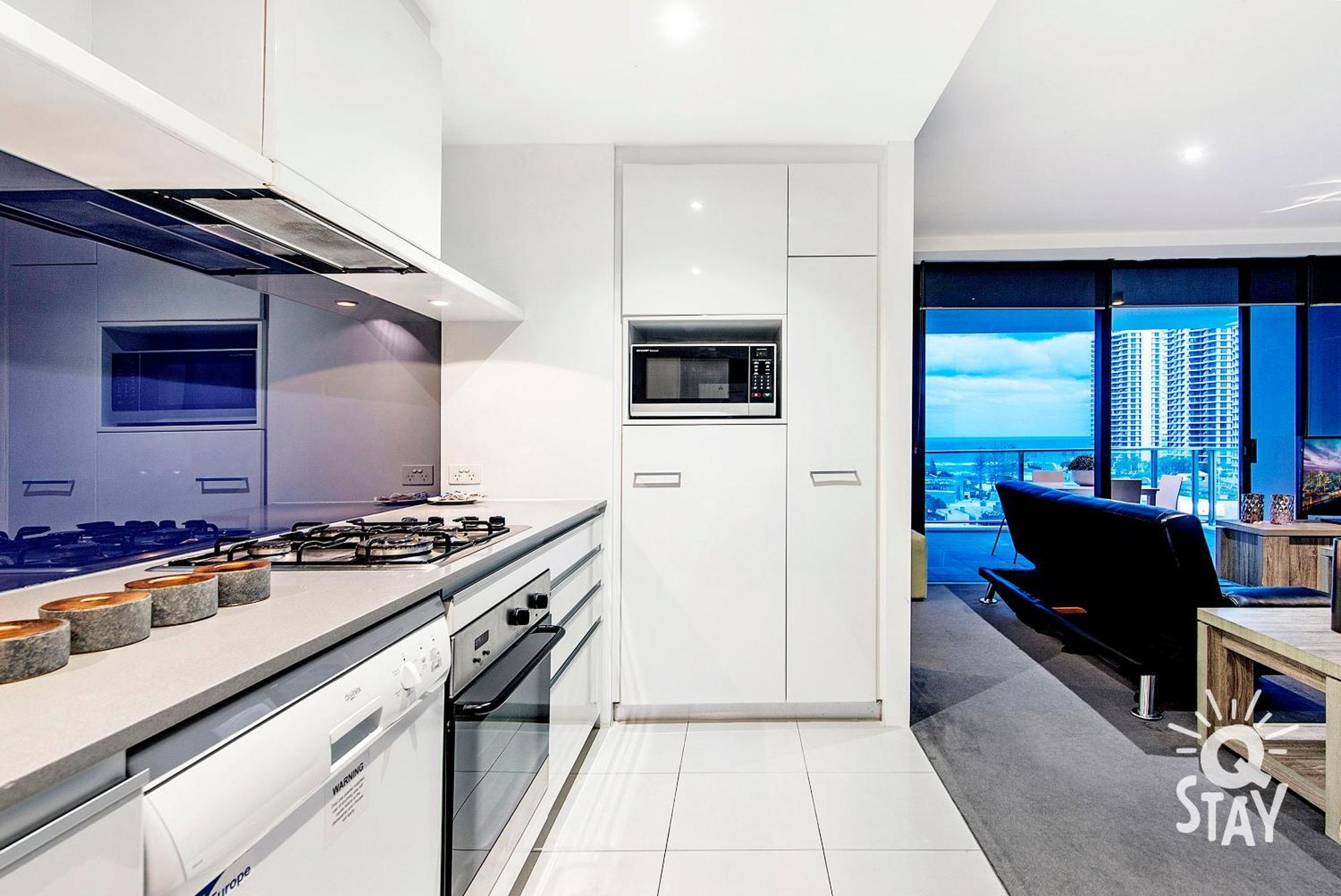 Circle On Cavill - Qstay Apartment