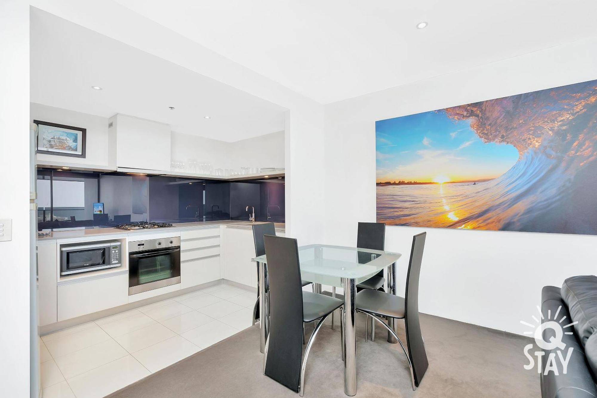 Circle On Cavill - Qstay Apartment *