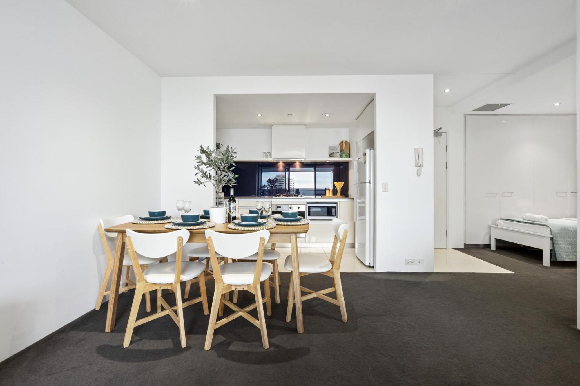Circle On Cavill - Qstay Gold Coast