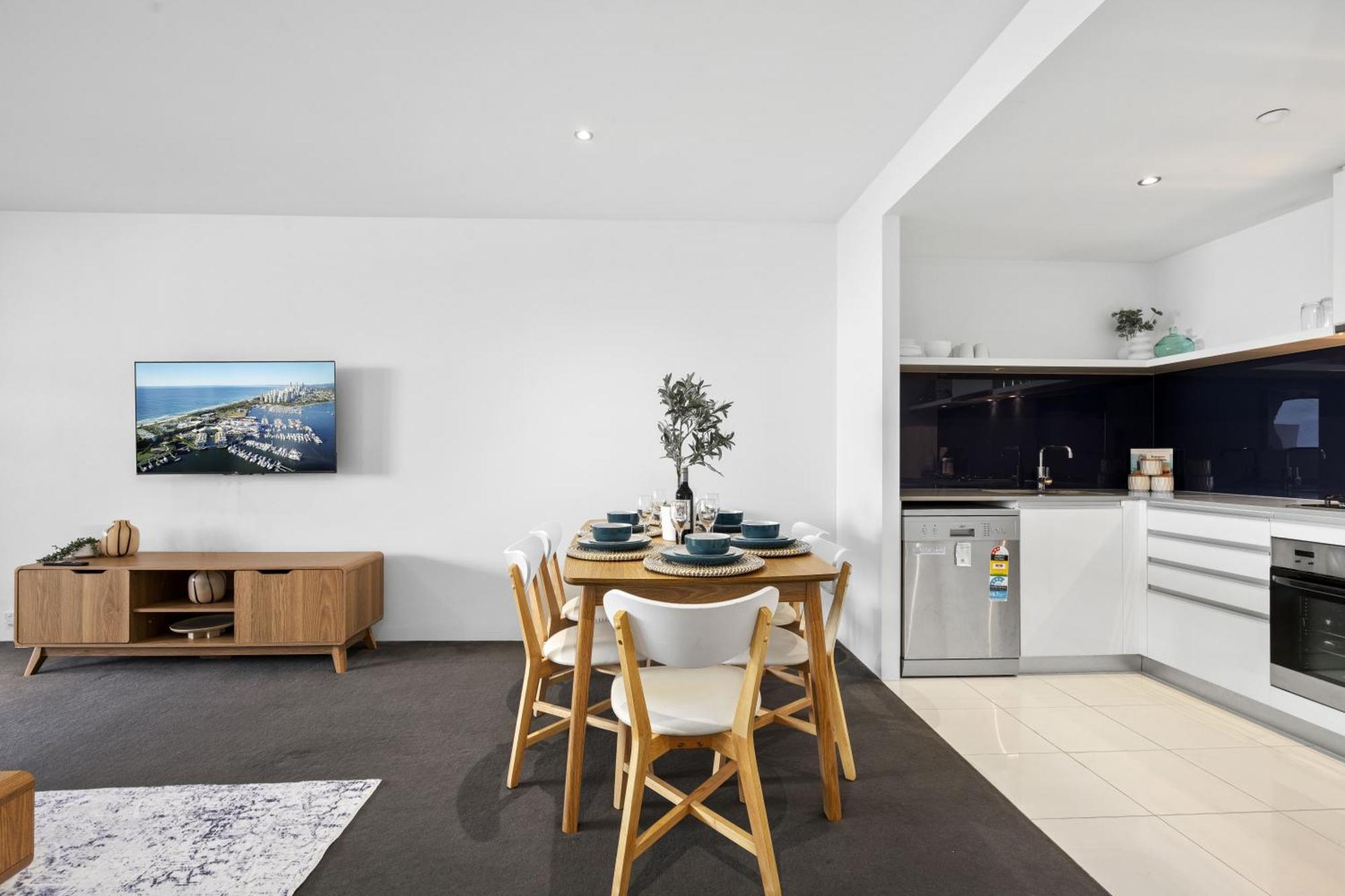 Circle On Cavill - Qstay Apartment
