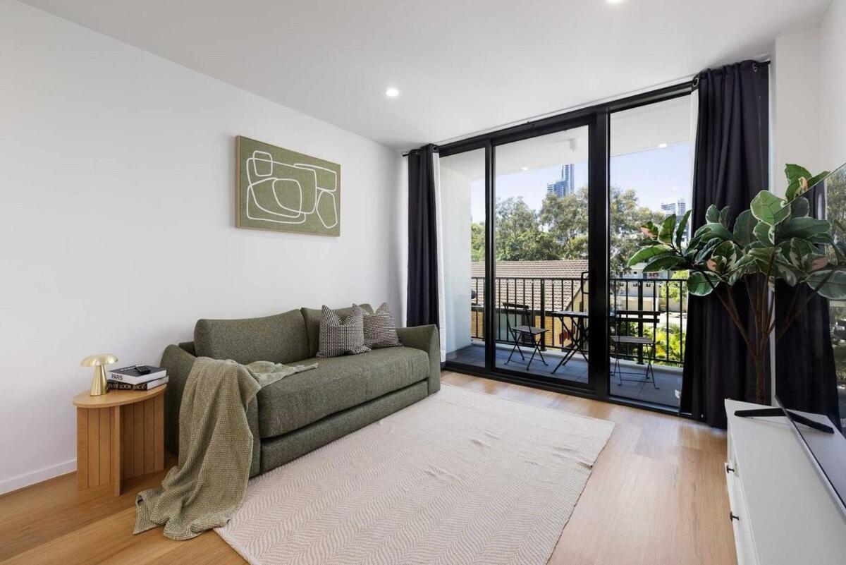 Newly Settled One Bedroom With Parking Surfers Paradise * Gold Coast