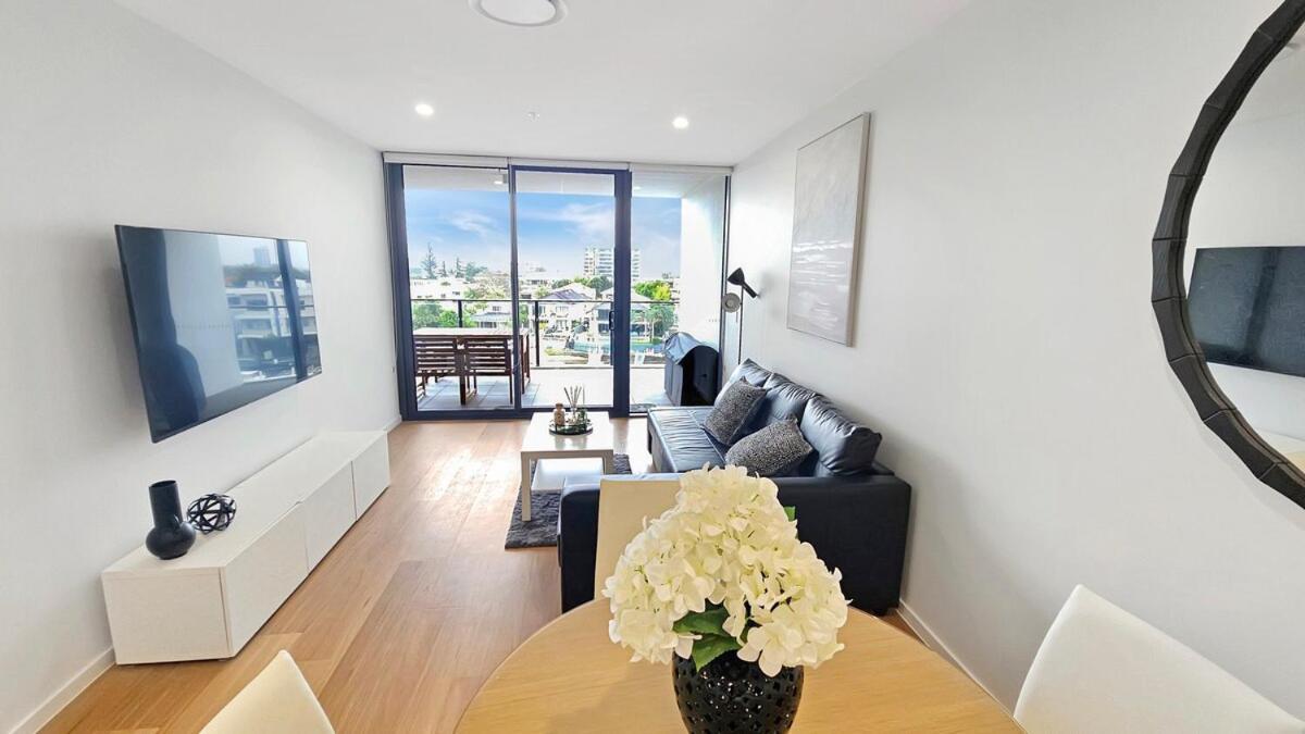 Apartamento Waterfront Canal View Stylish Brand New Chic 2bed 2bath Gold Coast