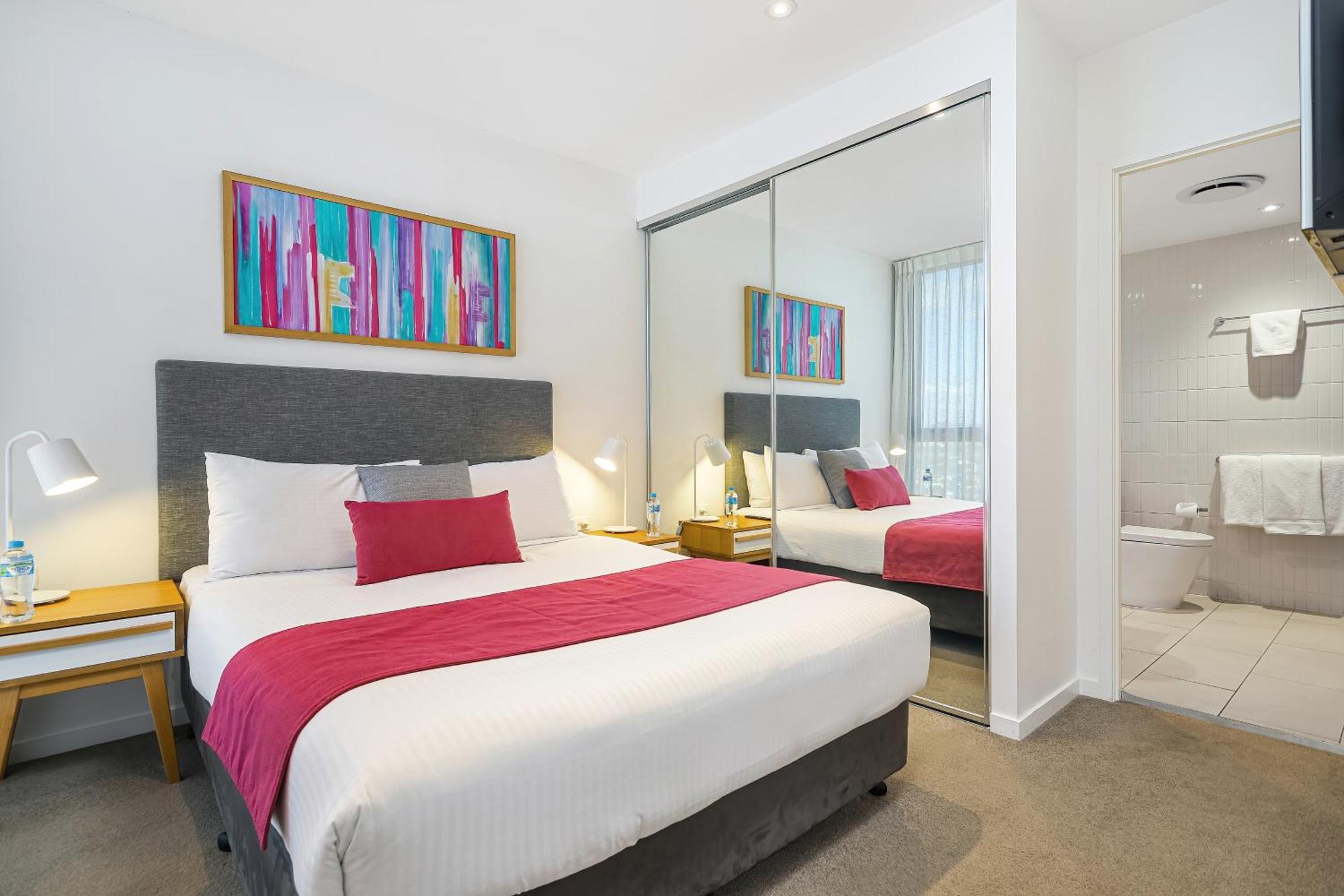 Broadbeach Oceanview Level 26 With Carpark - 4 Mins Walk To The *