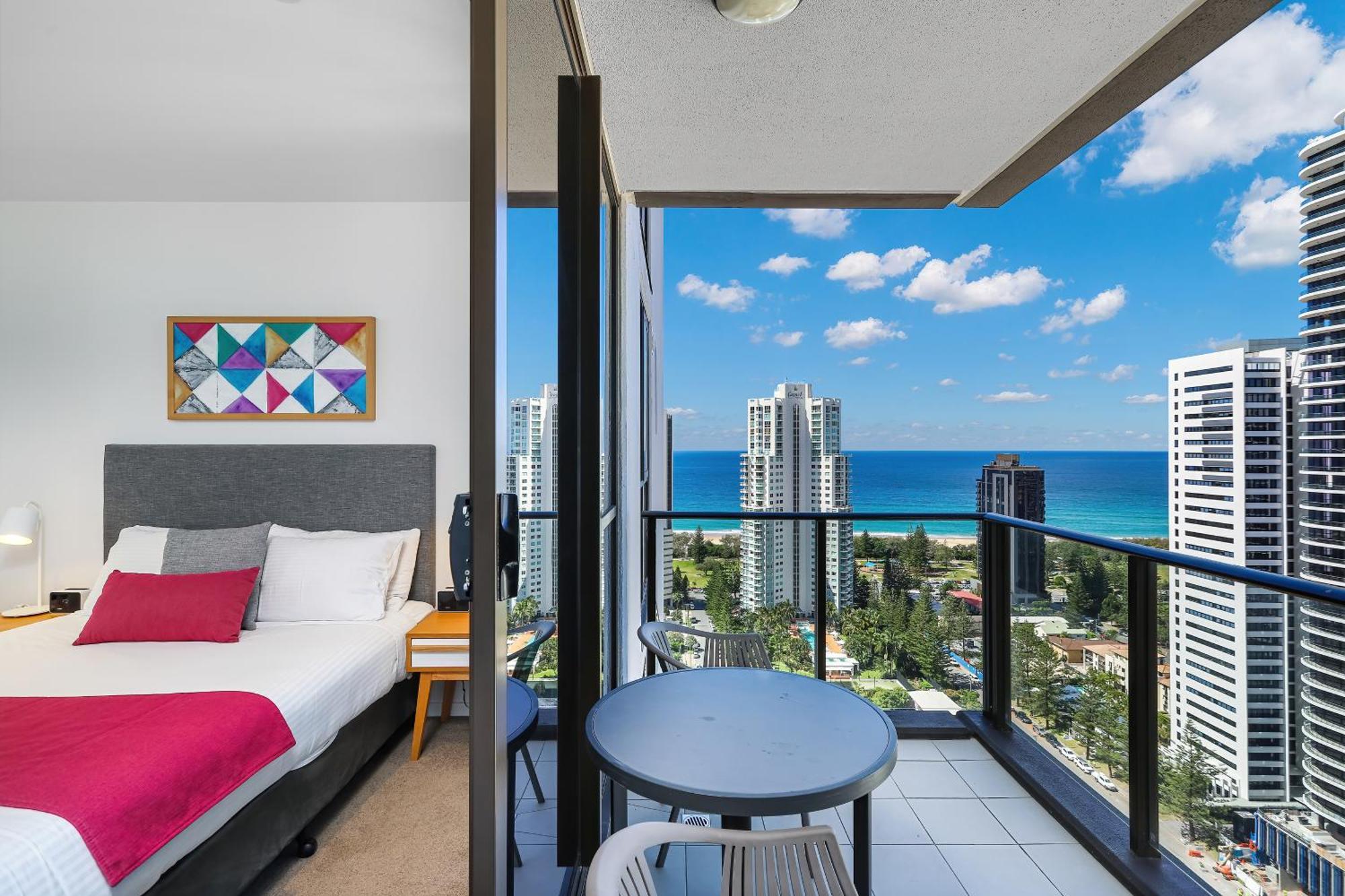 Broadbeach Oceanview Level 26 With Carpark - 4 Mins Walk To The Apartment Gold Coast