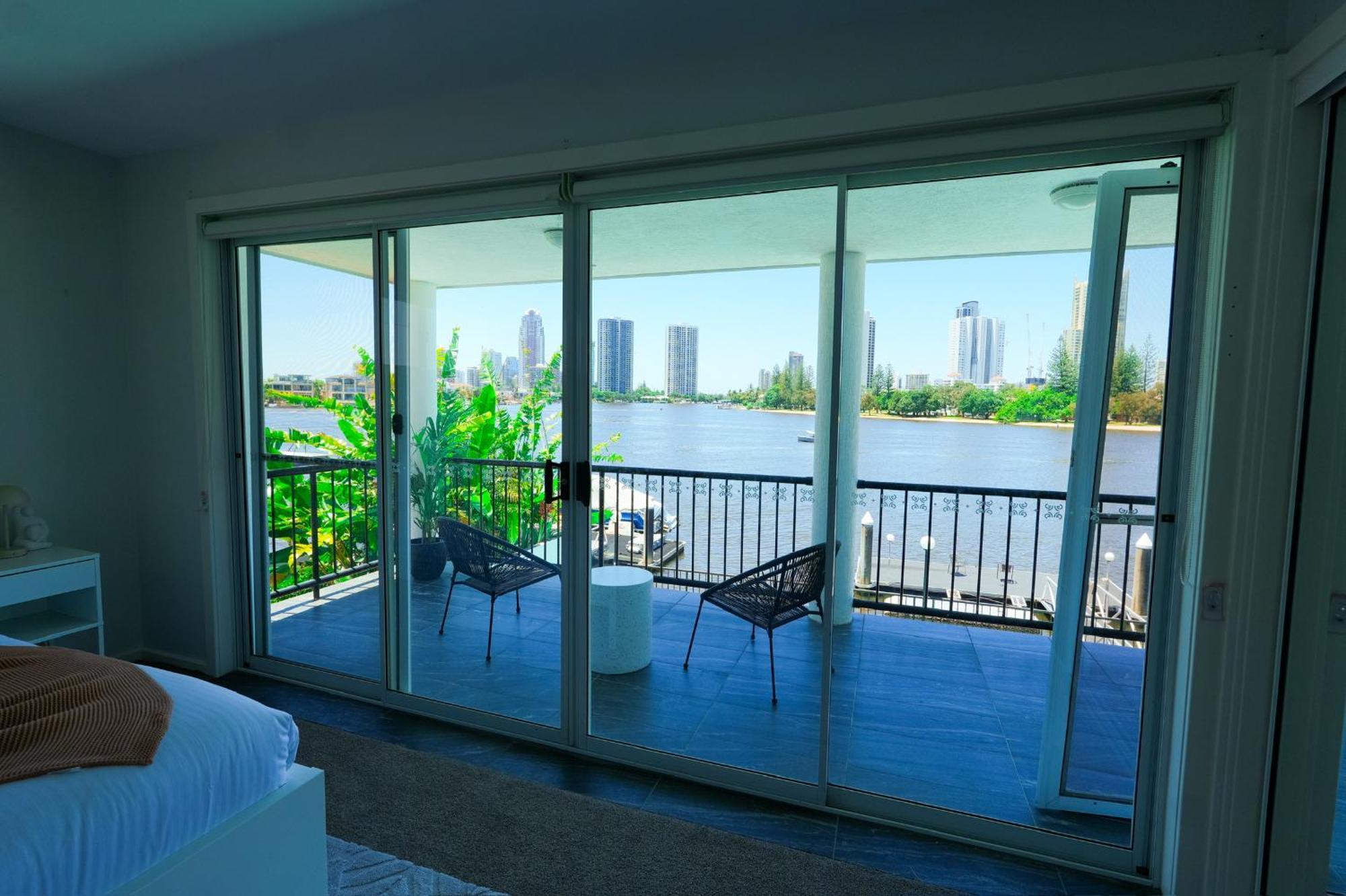 Surfers Paradise Waterfront - Private Pool And Dock