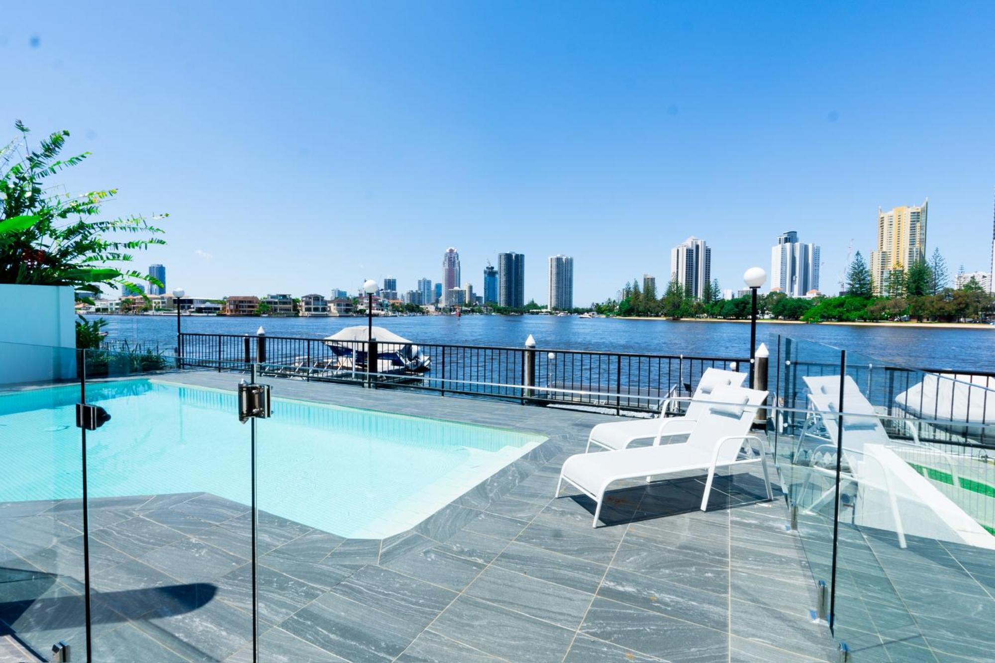 Surfers Paradise Waterfront - Private Pool And Dock Holiday home Gold Coast