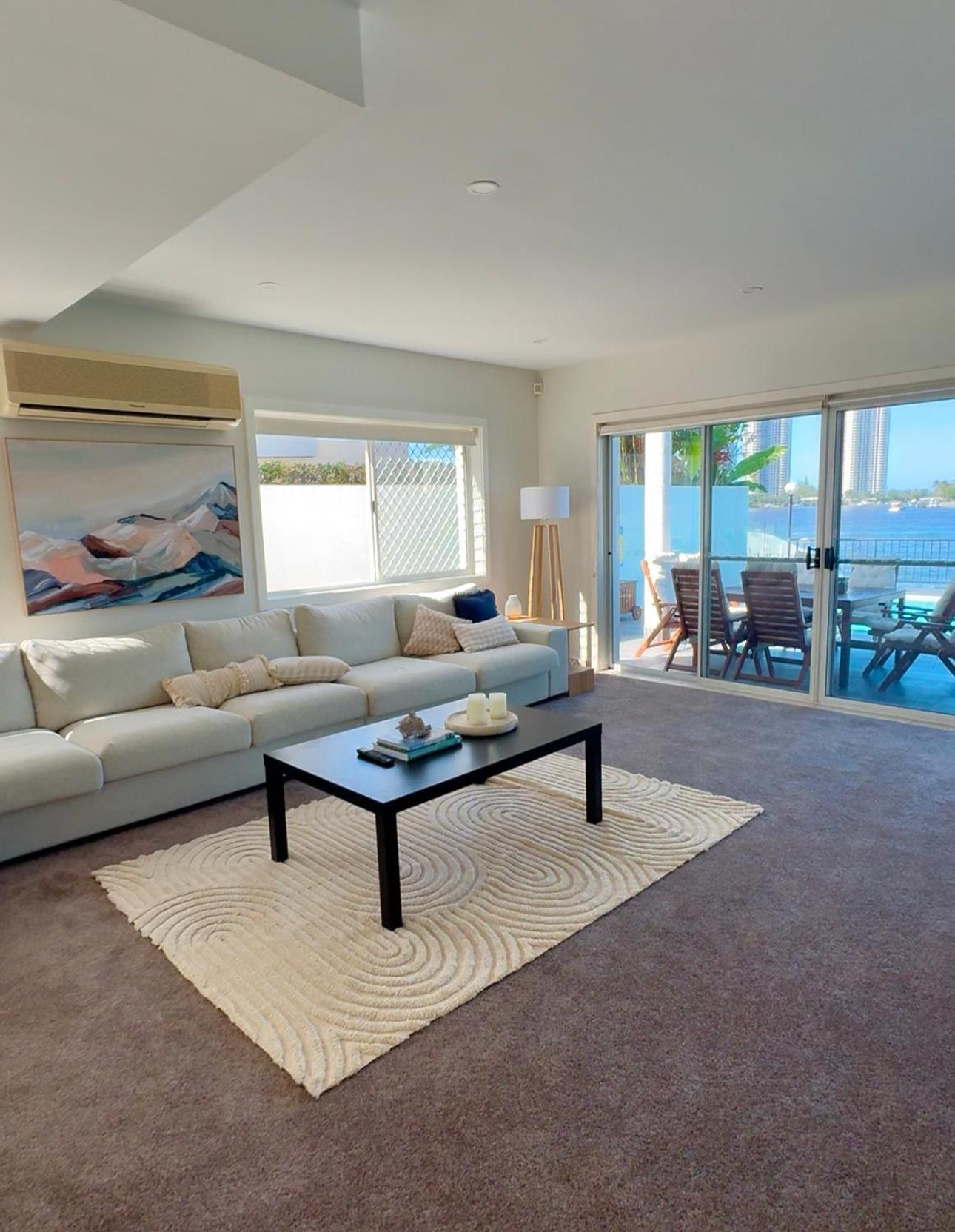 Holiday home Surfers Paradise Waterfront - Private Pool And Dock *
