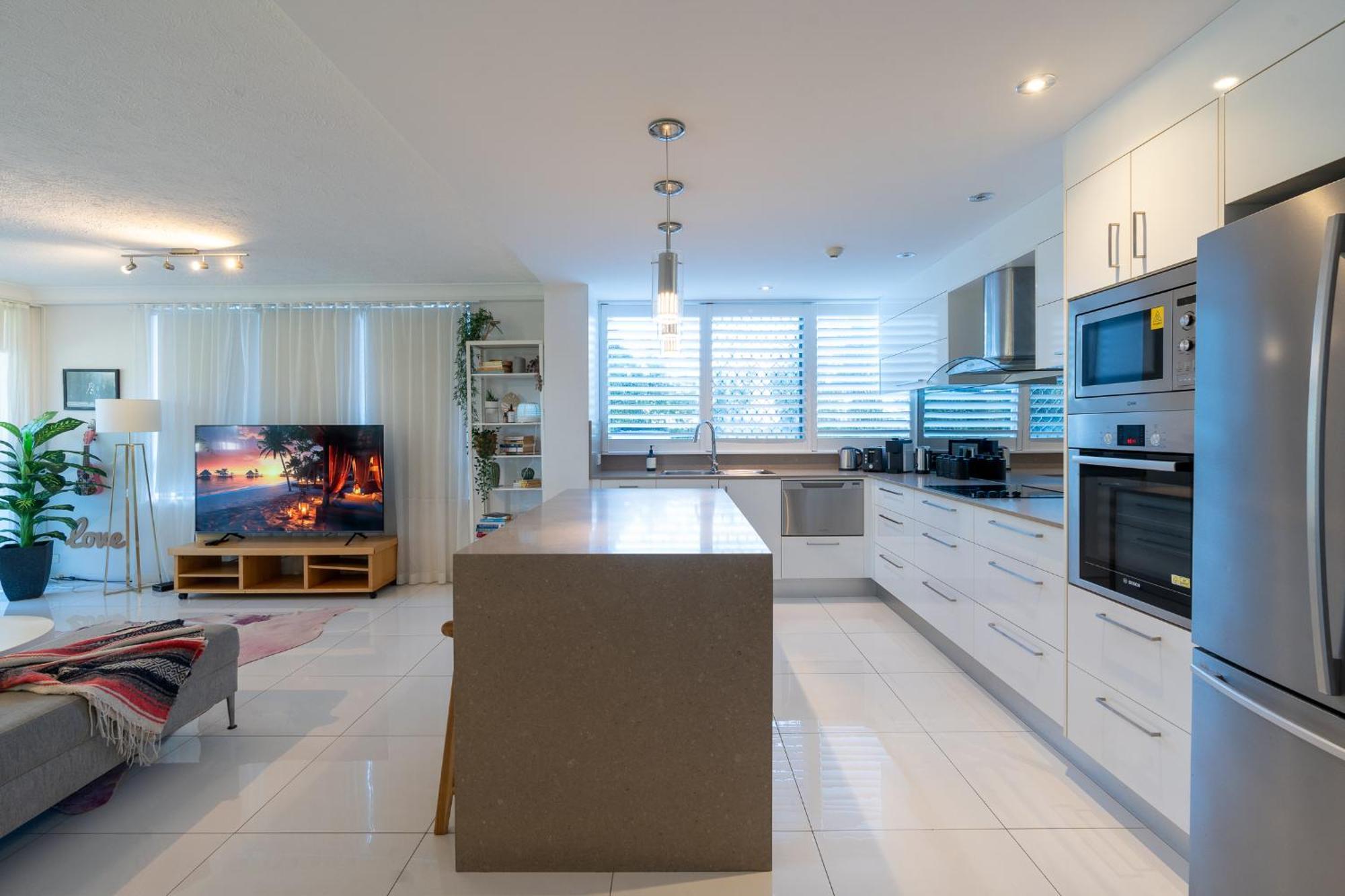 Apartment Beachside Beauty At Burleigh Pavilion! *