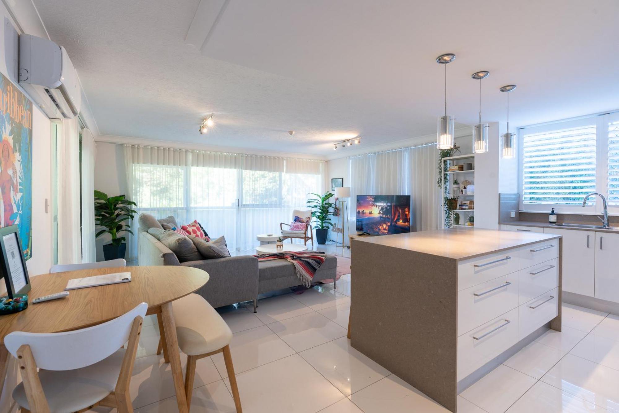 Beachside Beauty At Burleigh Pavilion! Apartment Gold Coast