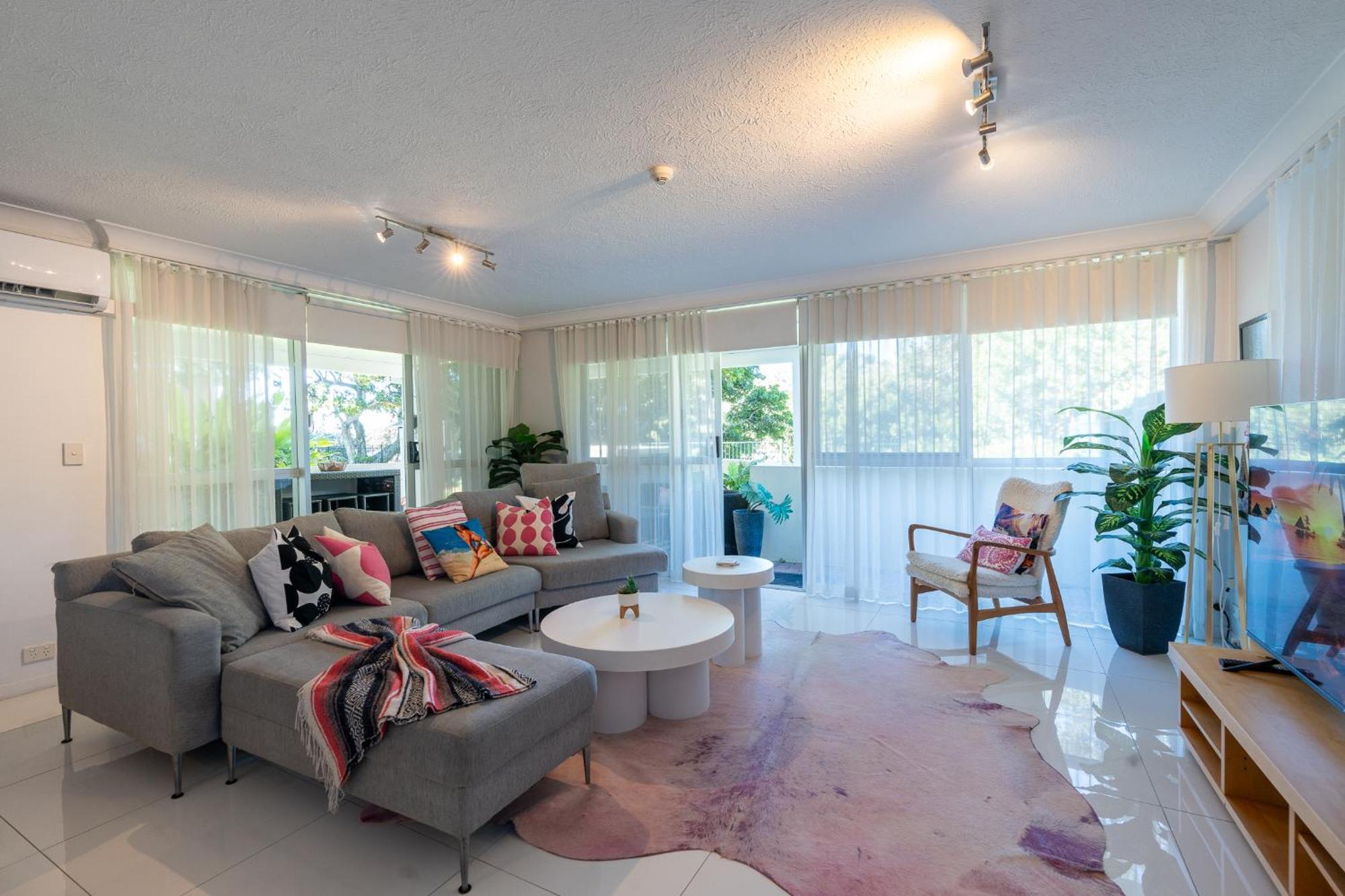 Beachside Beauty At Burleigh Pavilion! Apartment Gold Coast