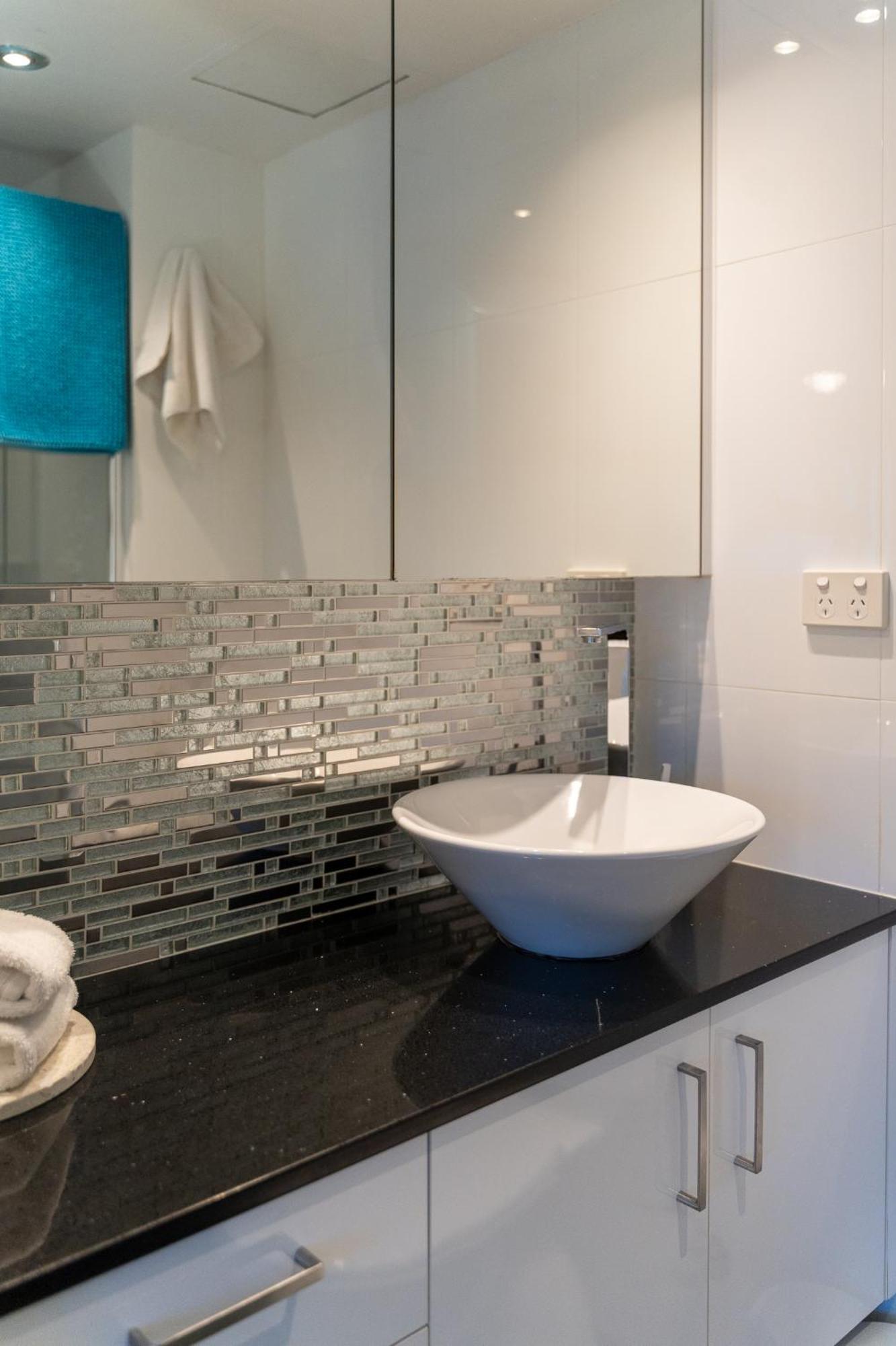 Apartment Beachside Beauty At Burleigh Pavilion! *