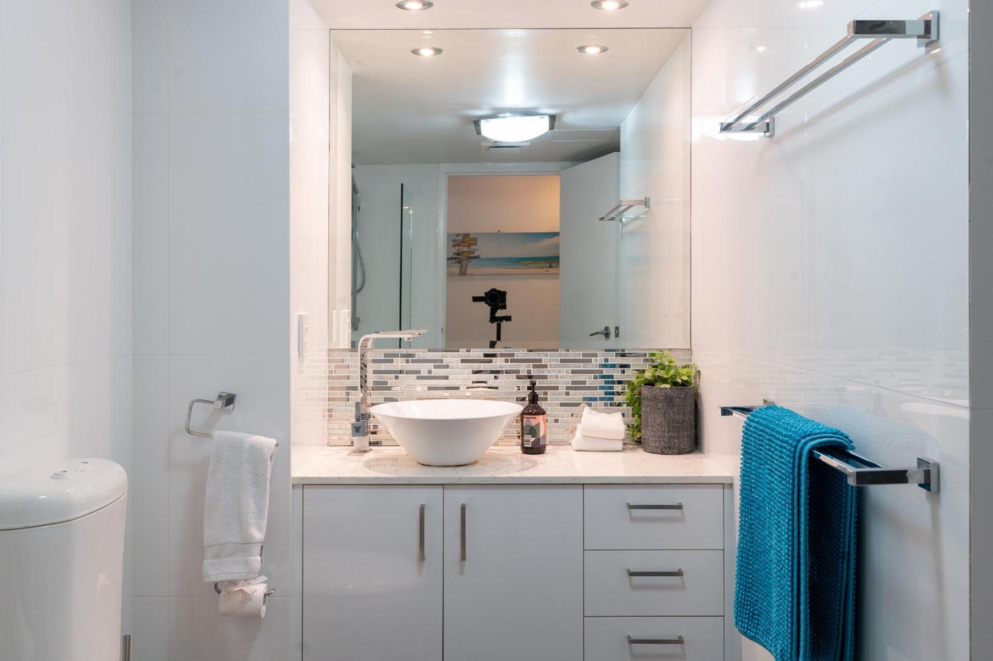 Apartment Beachside Beauty At Burleigh Pavilion! *