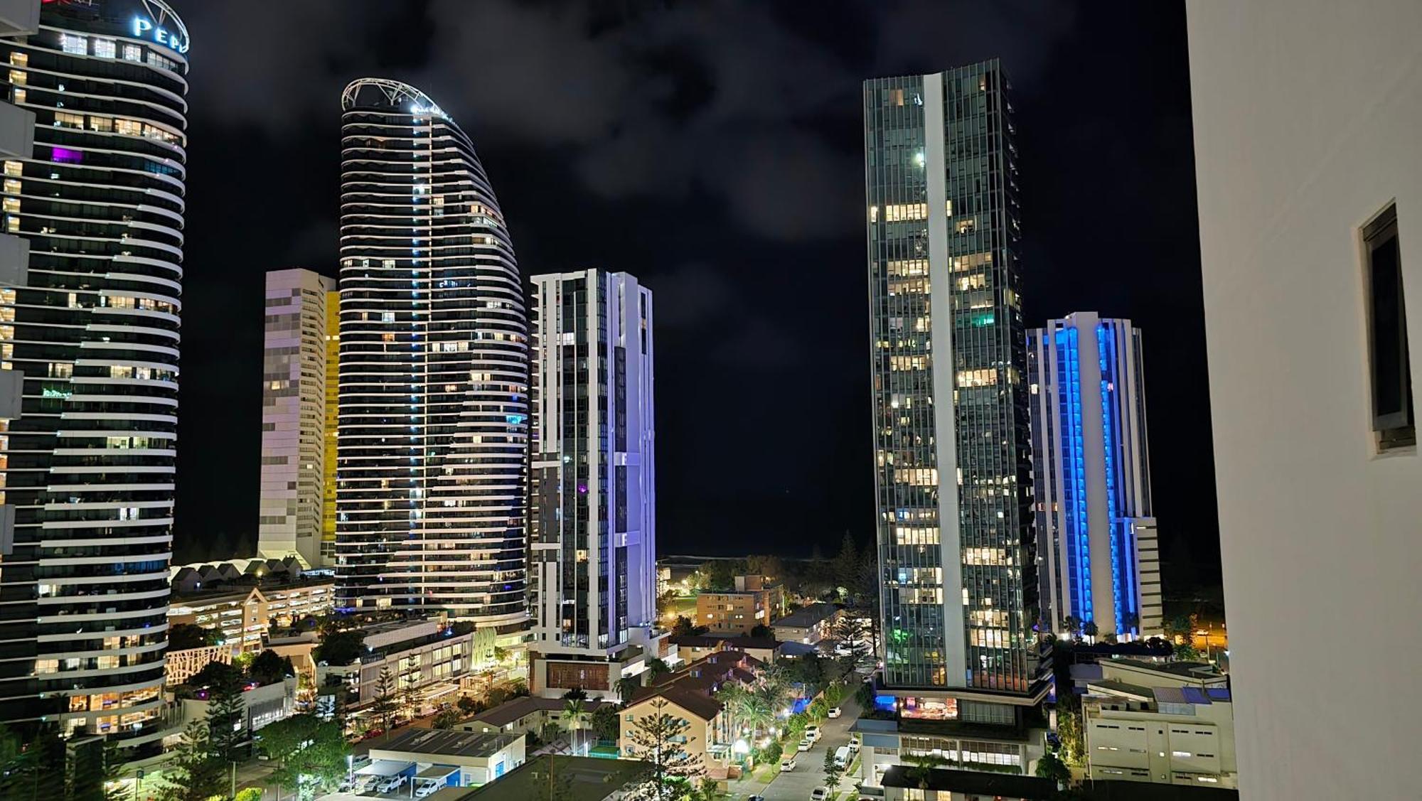 Apartment Prime Broadbeach Location Wpool Free Onsite Parking *