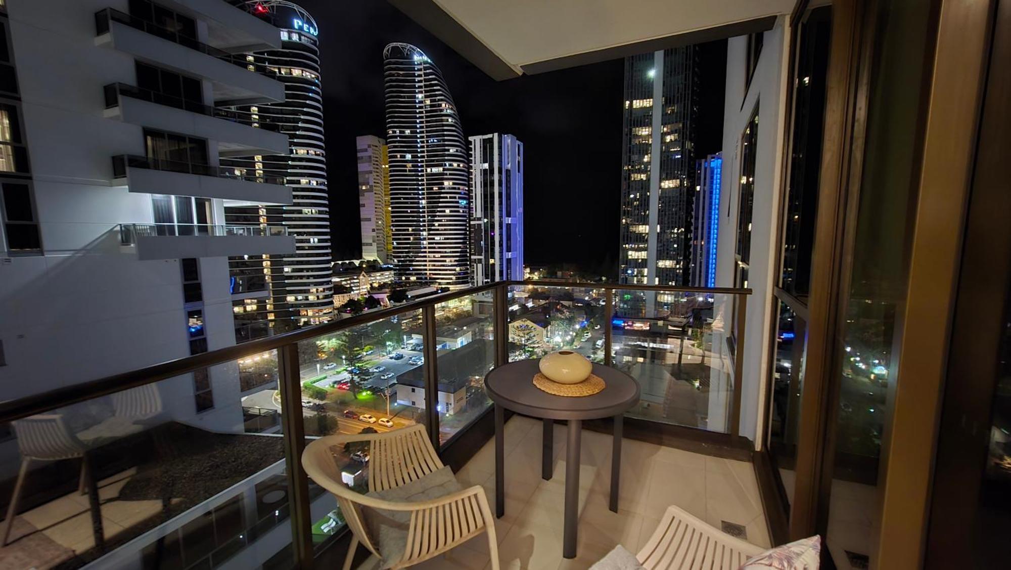 Apartment Prime Broadbeach Location Wpool Free Onsite Parking Gold Coast