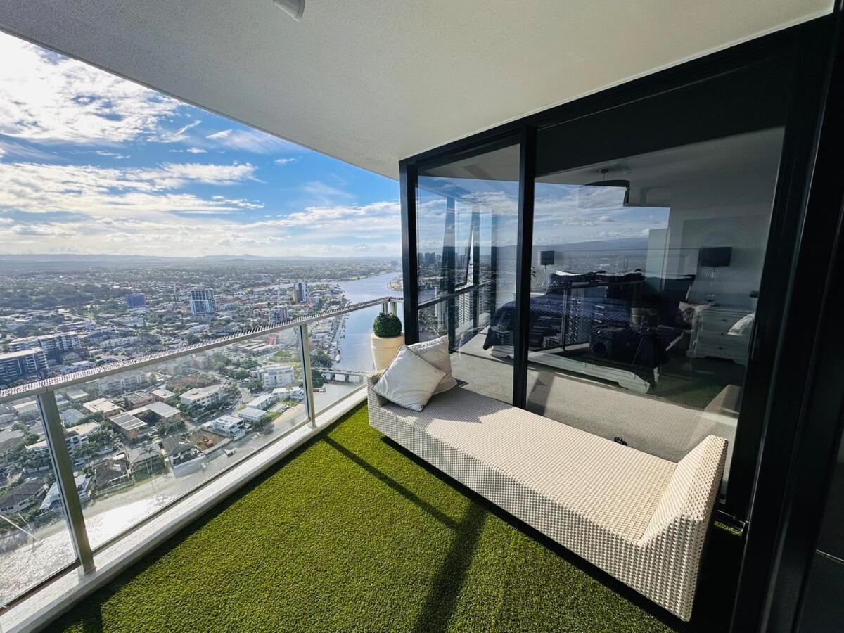 Circle On Cavill 38th Floor And Views Galore!