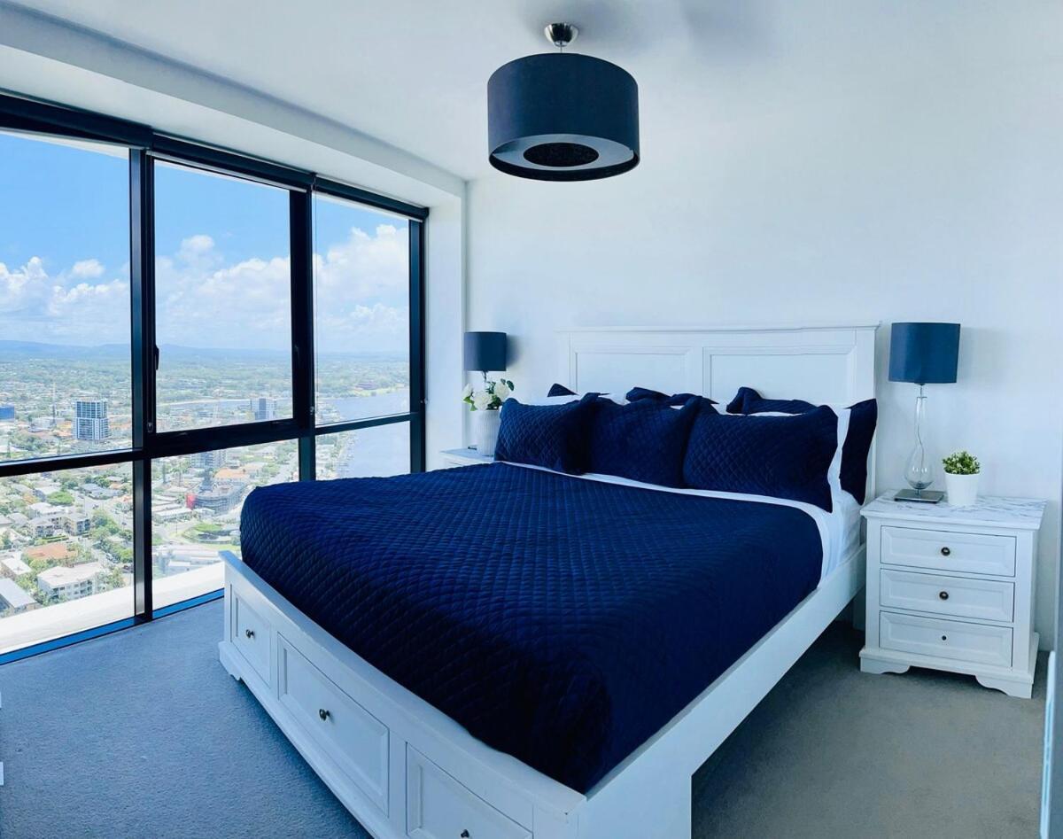 Apartment Circle On Cavill 38th Floor And Views Galore! *