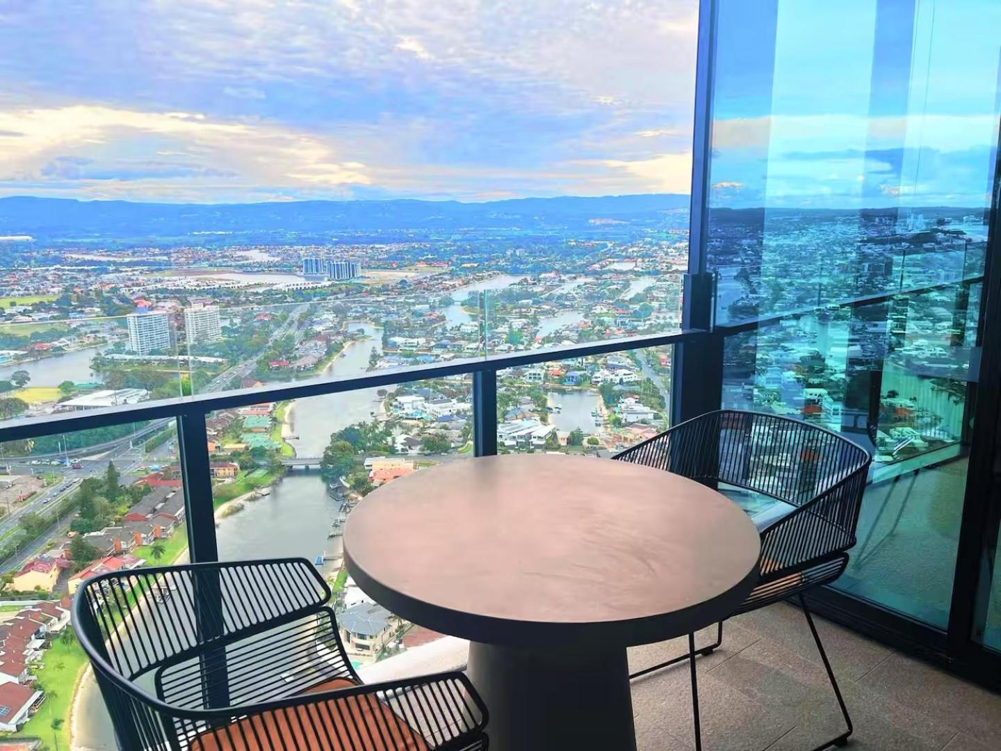 Azure Skyline Casino Residences Aparthotel