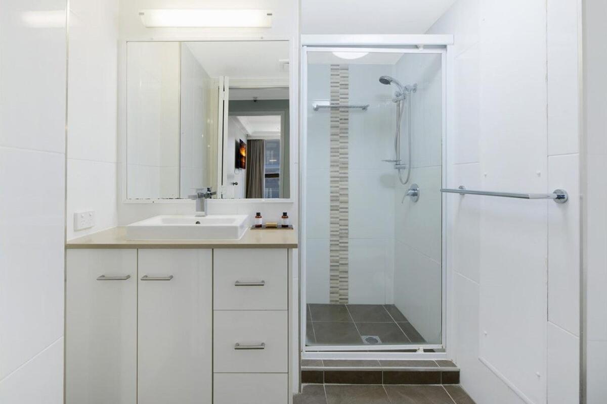 Beachside 1 Bdr Ocean View Broadbeach *