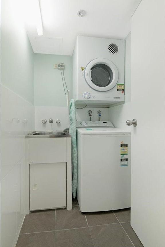 Beachside 1 Bdr Ocean View Broadbeach Apartment