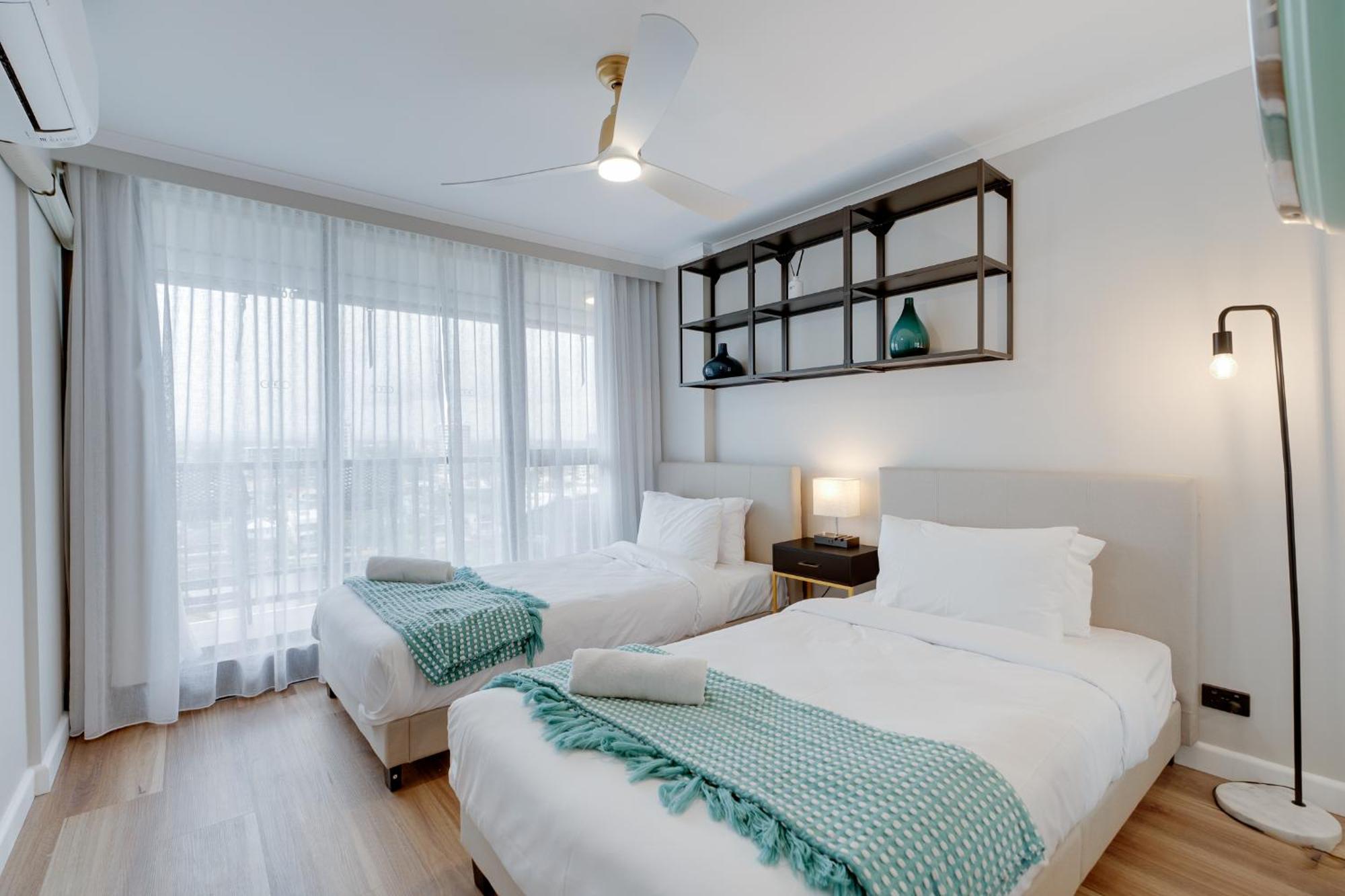 Luxury 3-br Escape With Stunning Views * Gold Coast