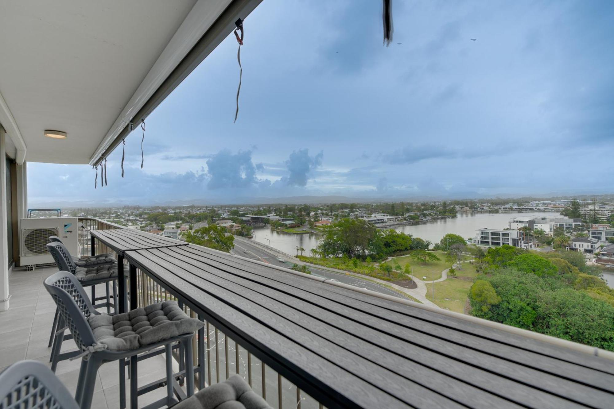 Luxury 3-br Escape With Stunning Views *
