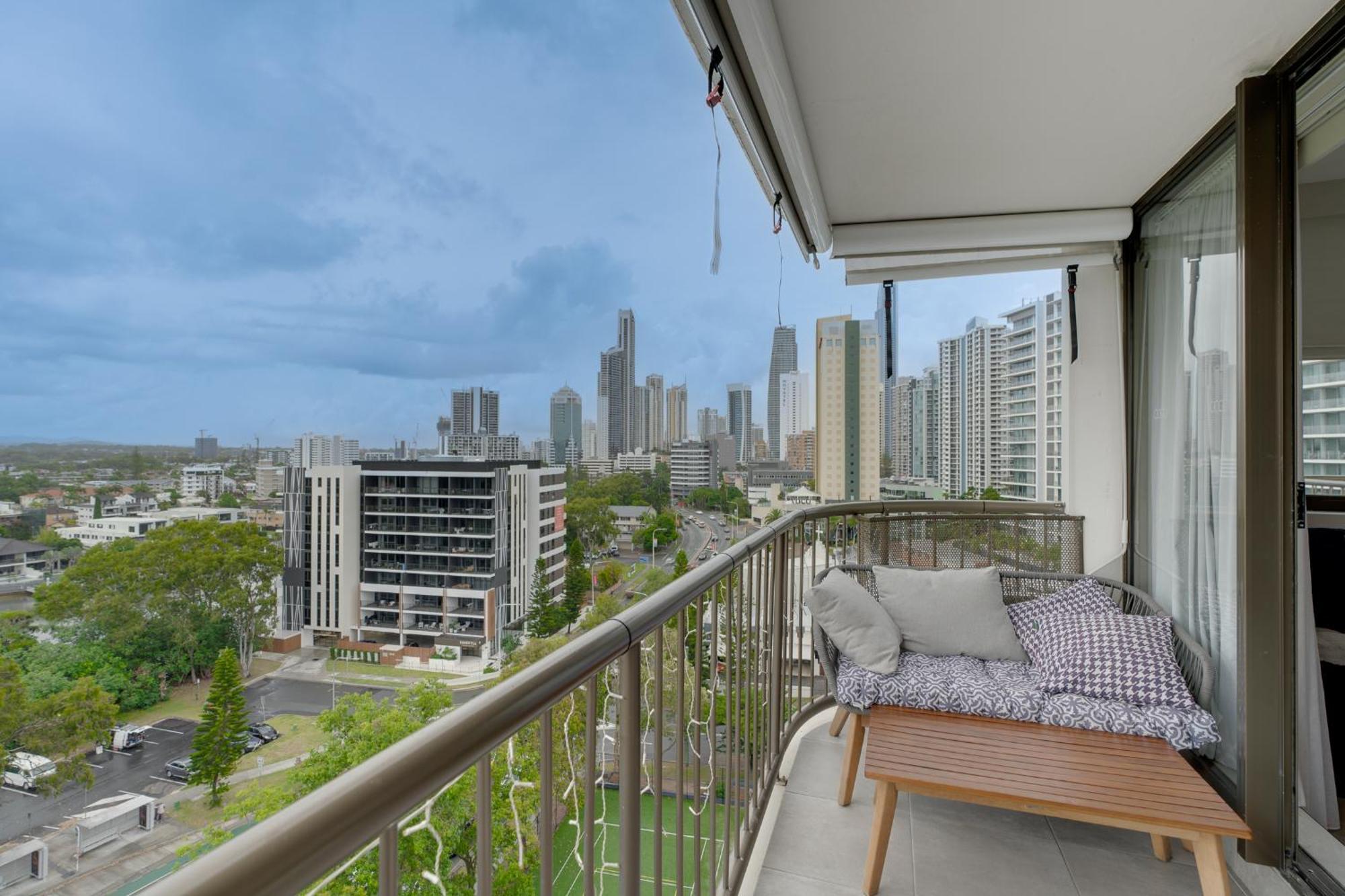 Apartment Luxury 3-br Escape With Stunning Views