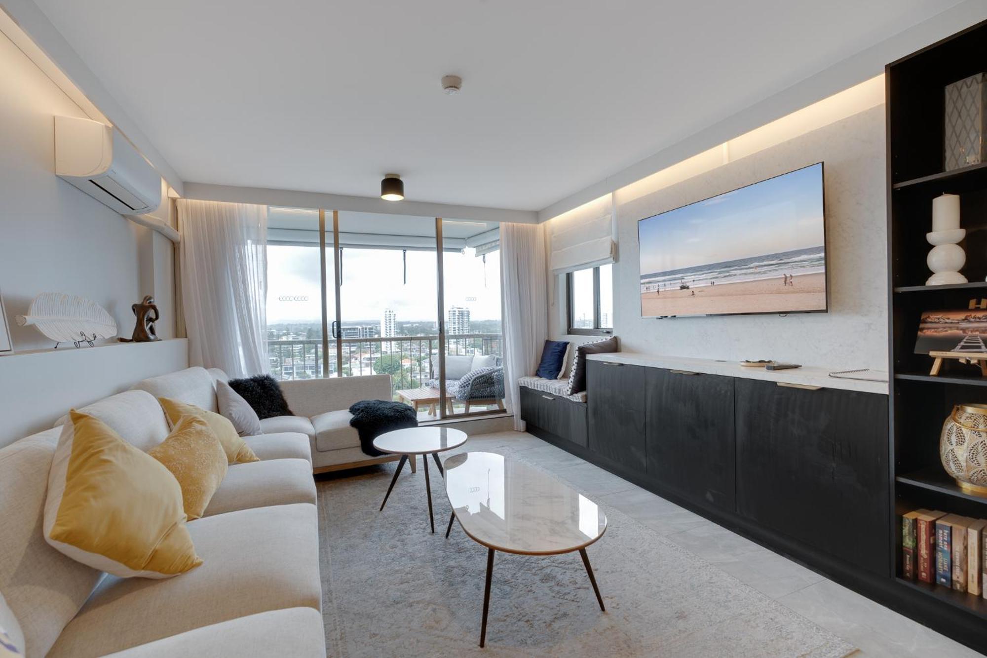 Luxury 3-br Escape With Stunning Views Apartment Gold Coast