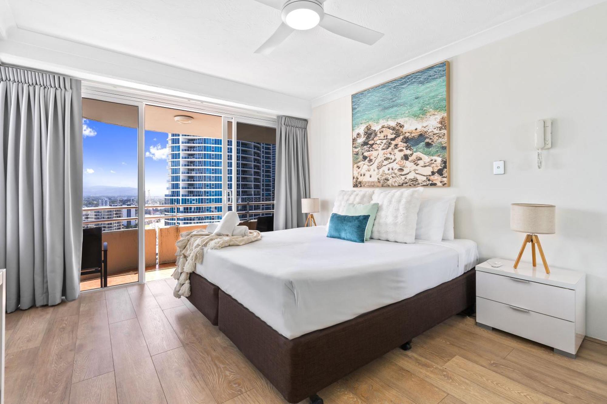 3 Bedroom Ocean View Unit At Zenith In Surfers Paradise - Q Apartment *
