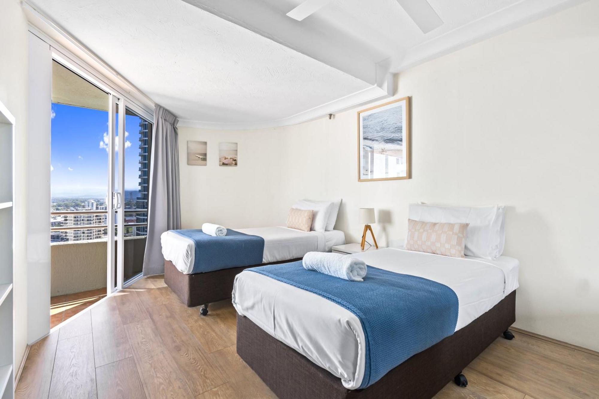 3 Bedroom Ocean View Unit At Zenith In Surfers Paradise - Q Apartment