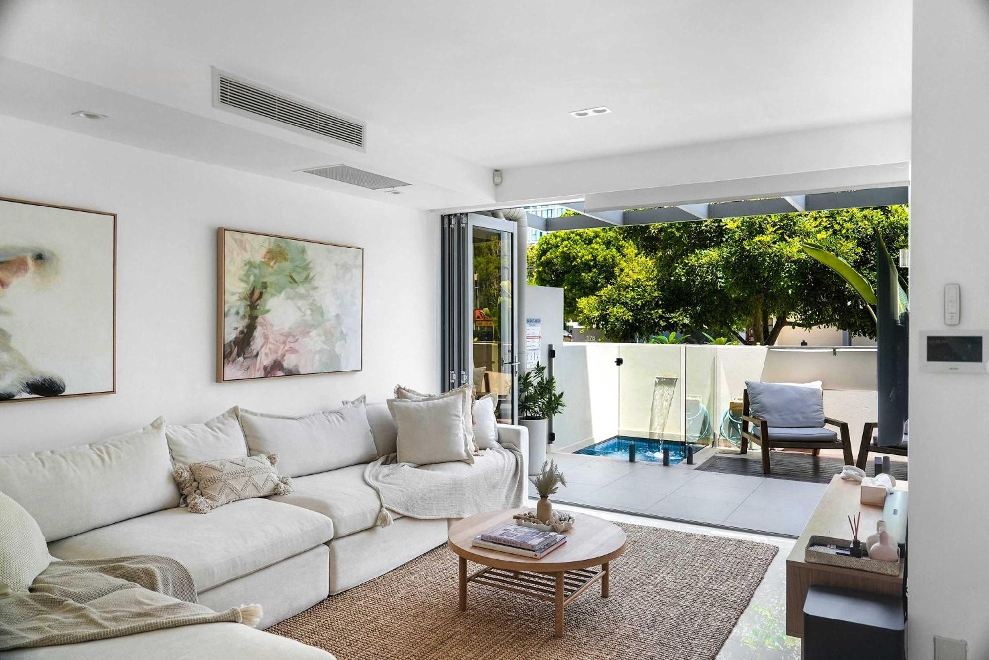 Absolute By Khove * Gold Coast