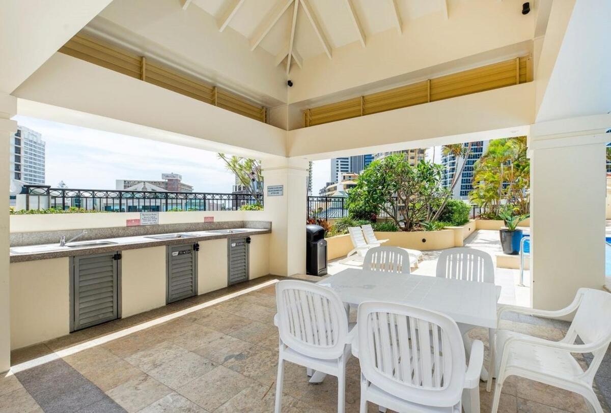 Apartment 2-bedroom In Chevron Renaissance Gold Coast