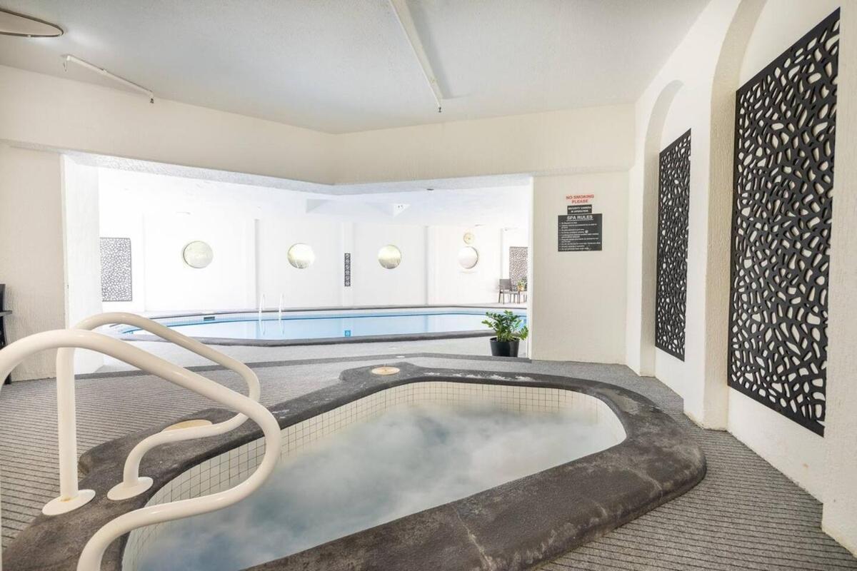 Luxurious Beachfront Apartment Gold Coast