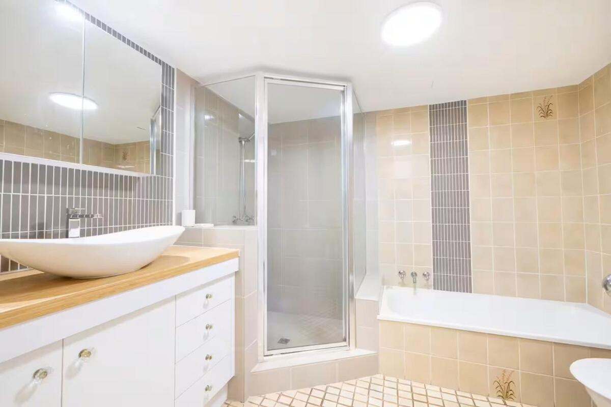 Luxurious Beachfront Apartment Gold Coast