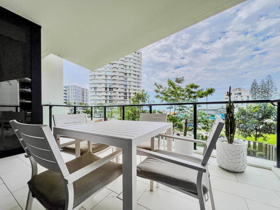 Palm Luxury Getaway Apartment