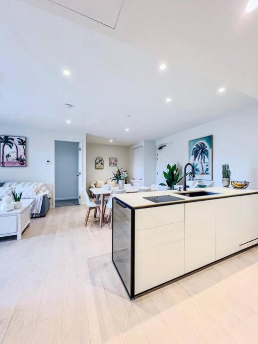 Palm Luxury Getaway Apartment