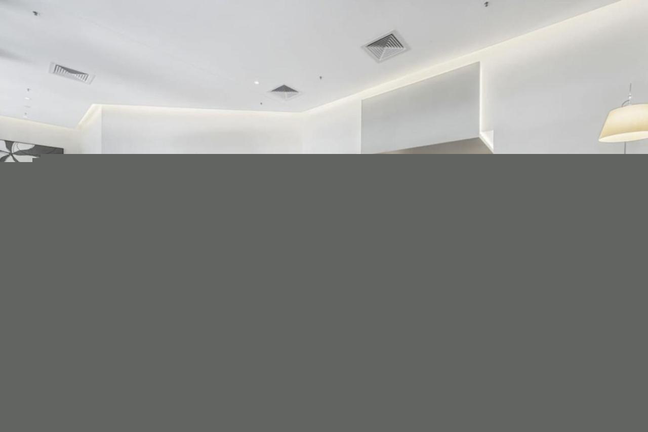The Ballah - Surfers High Floor 2 Bedroom Ocean View Unit With Parking Pool Gym Apartment Gold Coast