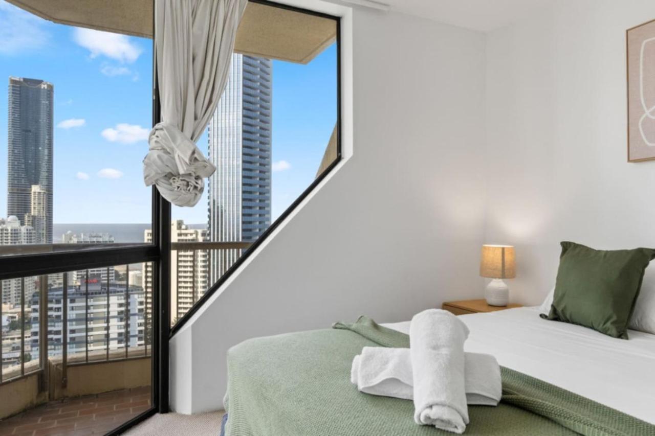 The Ballah - Surfers High Floor 2 Bedroom Ocean View Unit With Parking Pool Gym Apartment Gold Coast