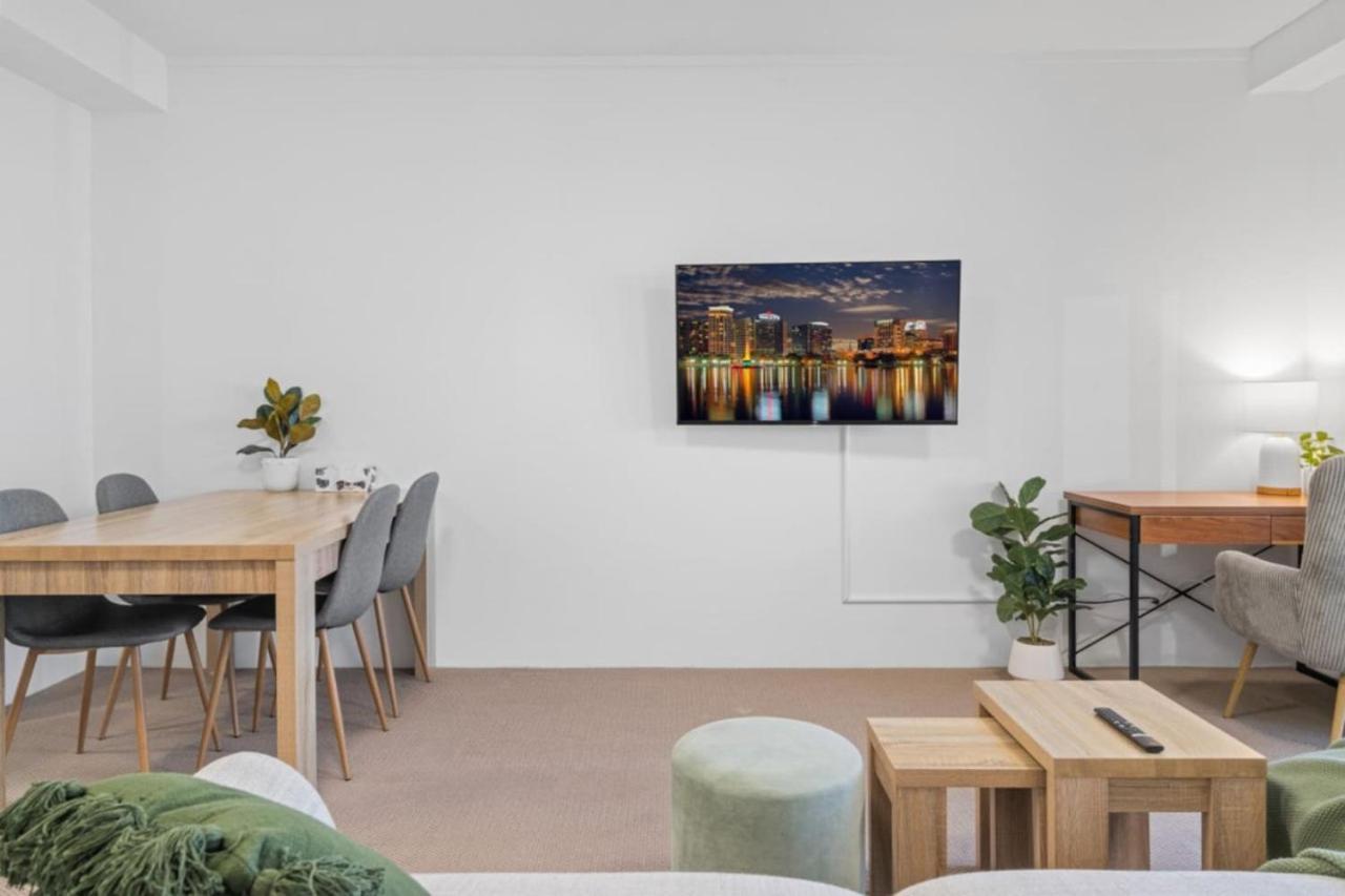 The Ballah - Surfers High Floor 2 Bedroom Ocean View Unit With Parking Pool Gym Apartment *