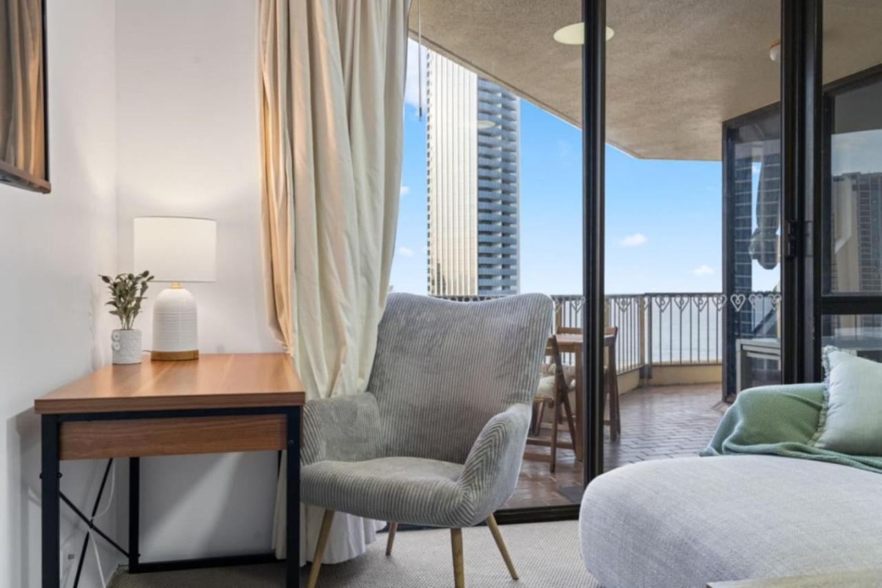 The Ballah - Surfers High Floor 2 Bedroom Ocean View Unit With Parking Pool Gym Apartment Gold Coast
