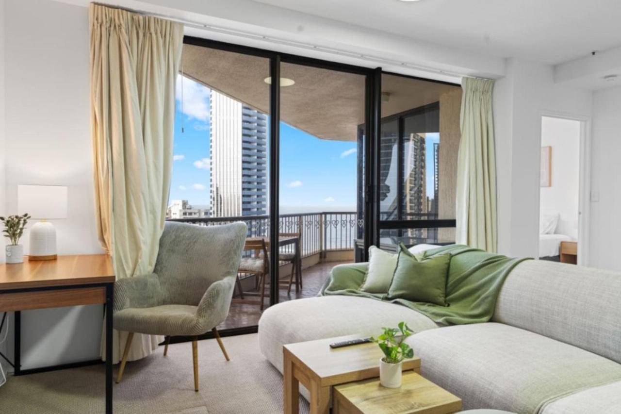 The Ballah - Surfers High Floor 2 Bedroom Ocean View Unit With Parking Pool Gym Gold Coast