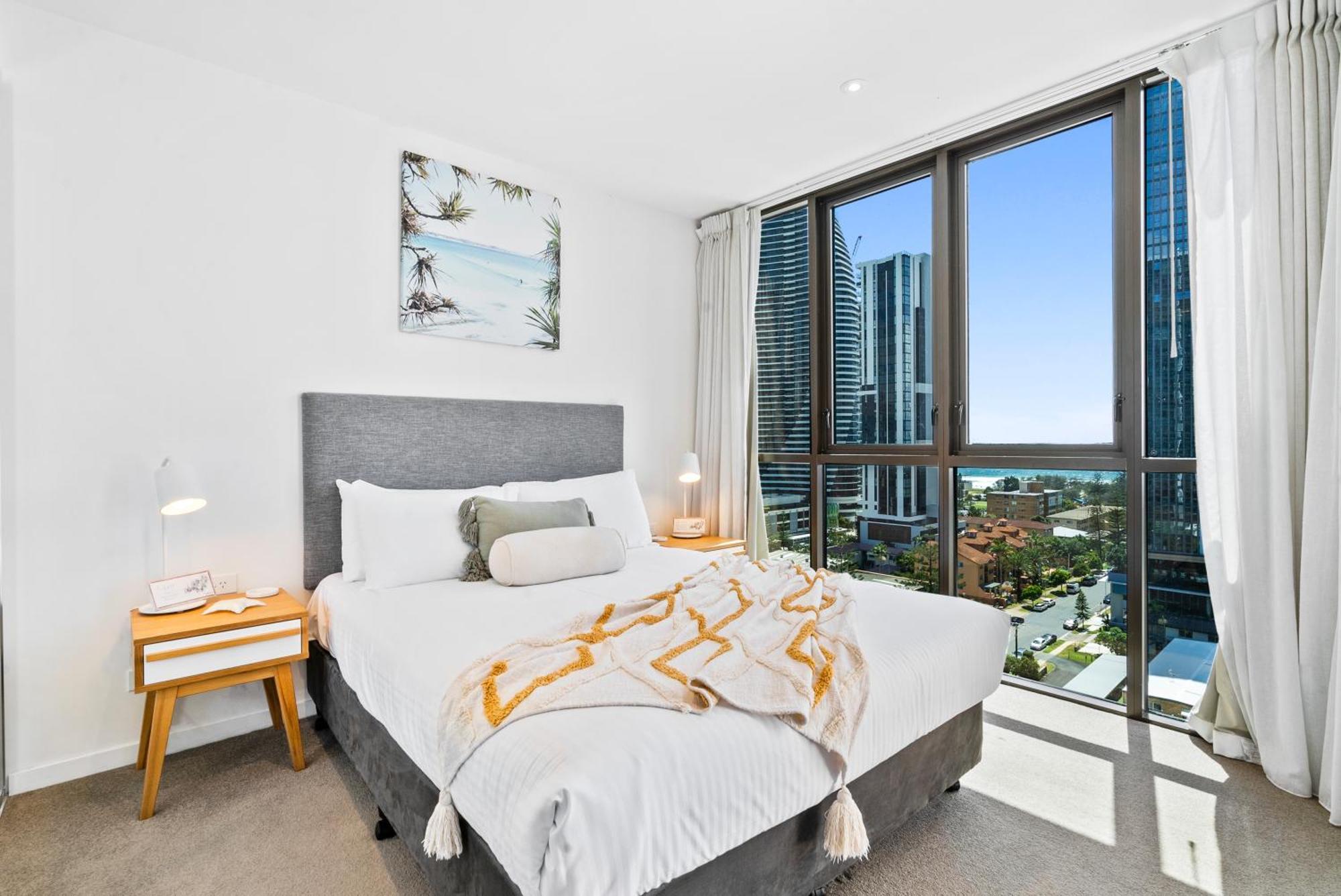 Apartment 'Beachside Glow' Gleaming Getaway On The Gold Coast *