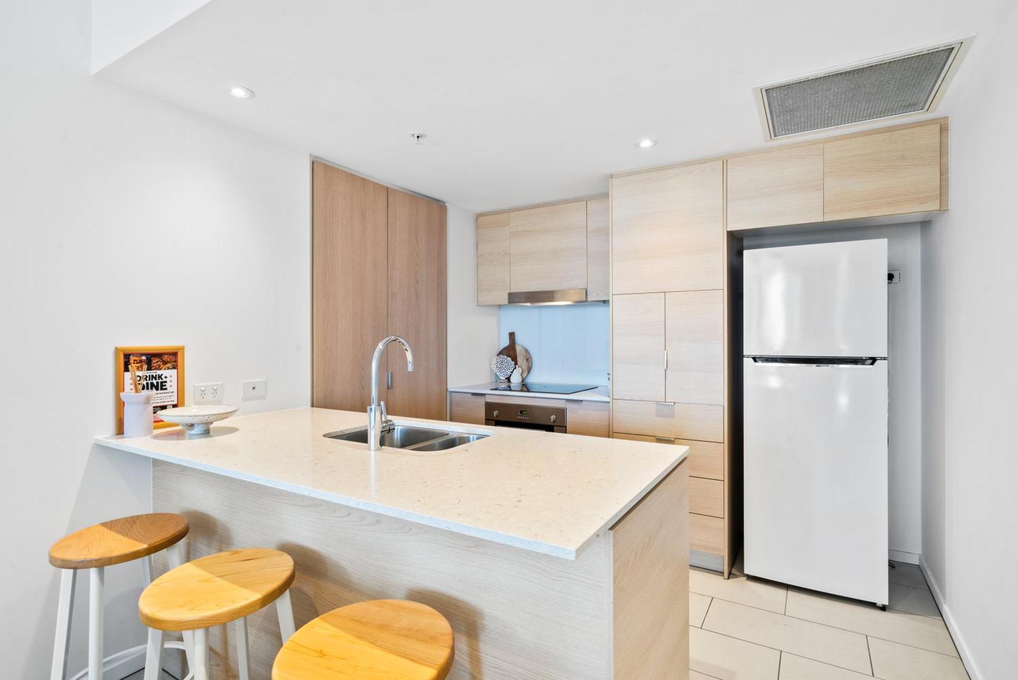 'Beachside Glow' Gleaming Getaway On The Gold Coast * Gold Coast