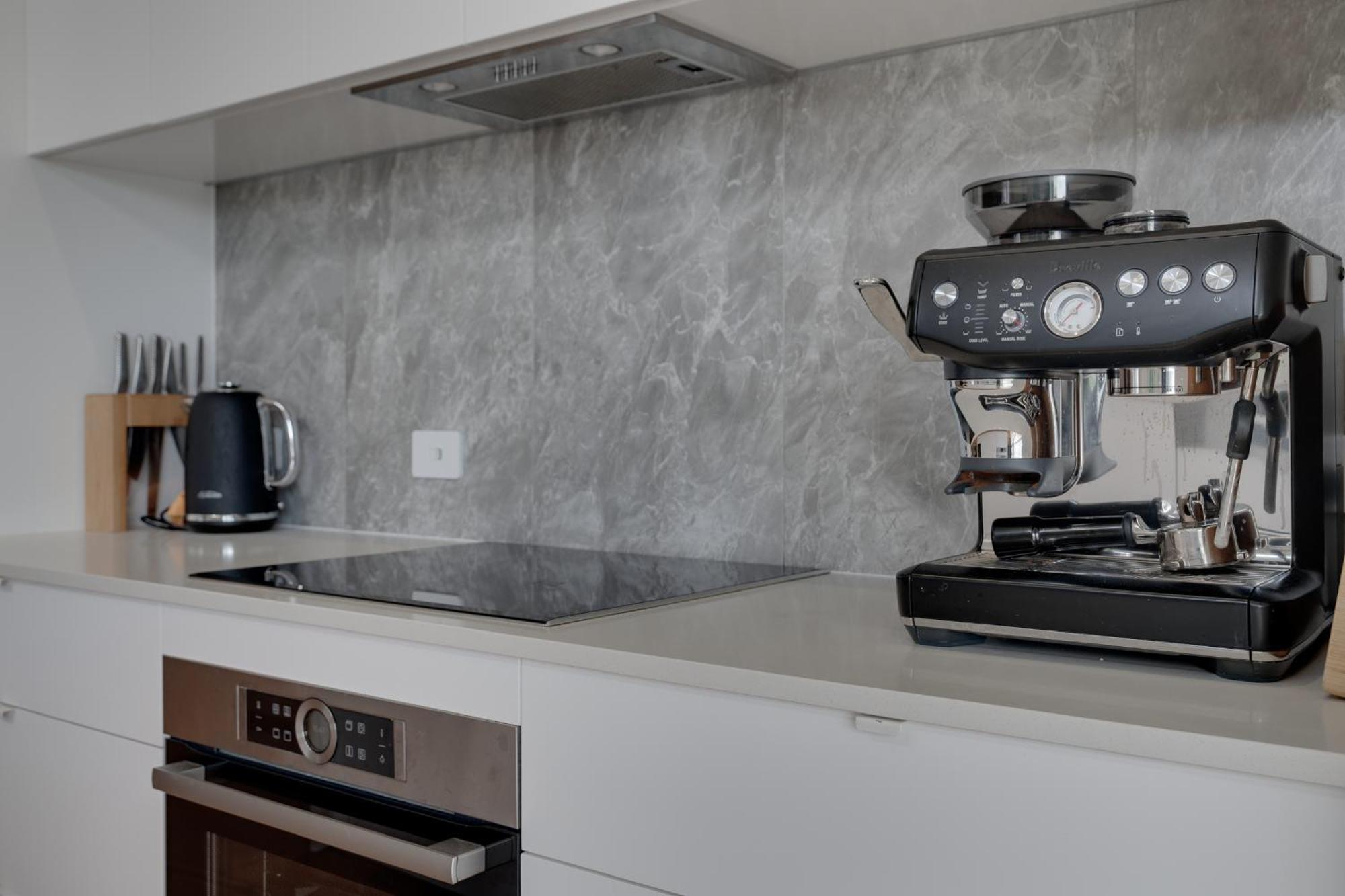 Chic 3br In Steps From The