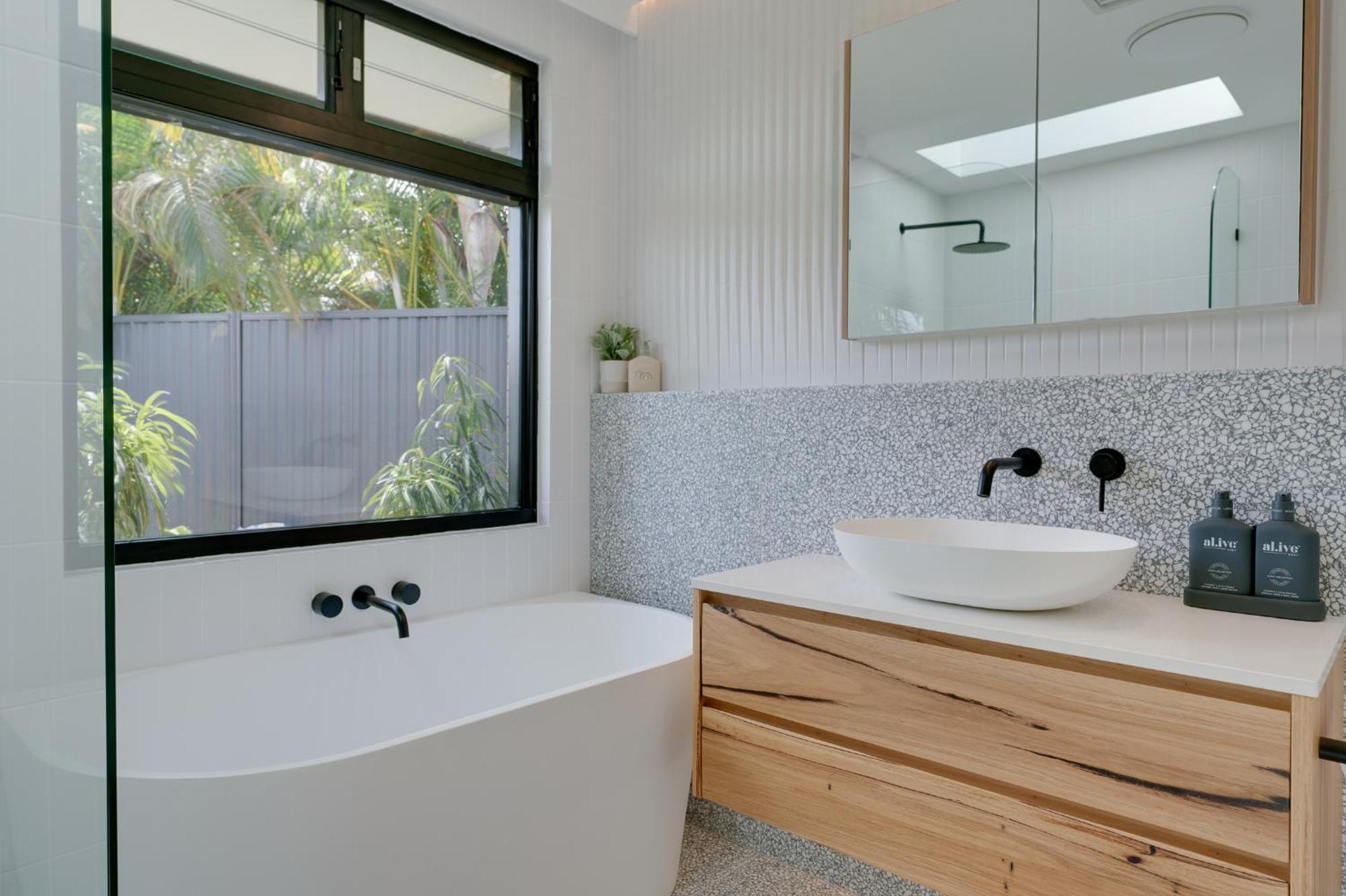 Chic 3br In Steps From The Holiday home